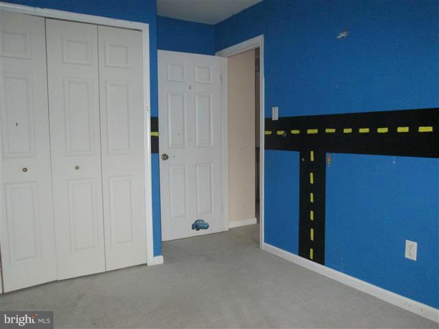 RIVERCHASE - Residential