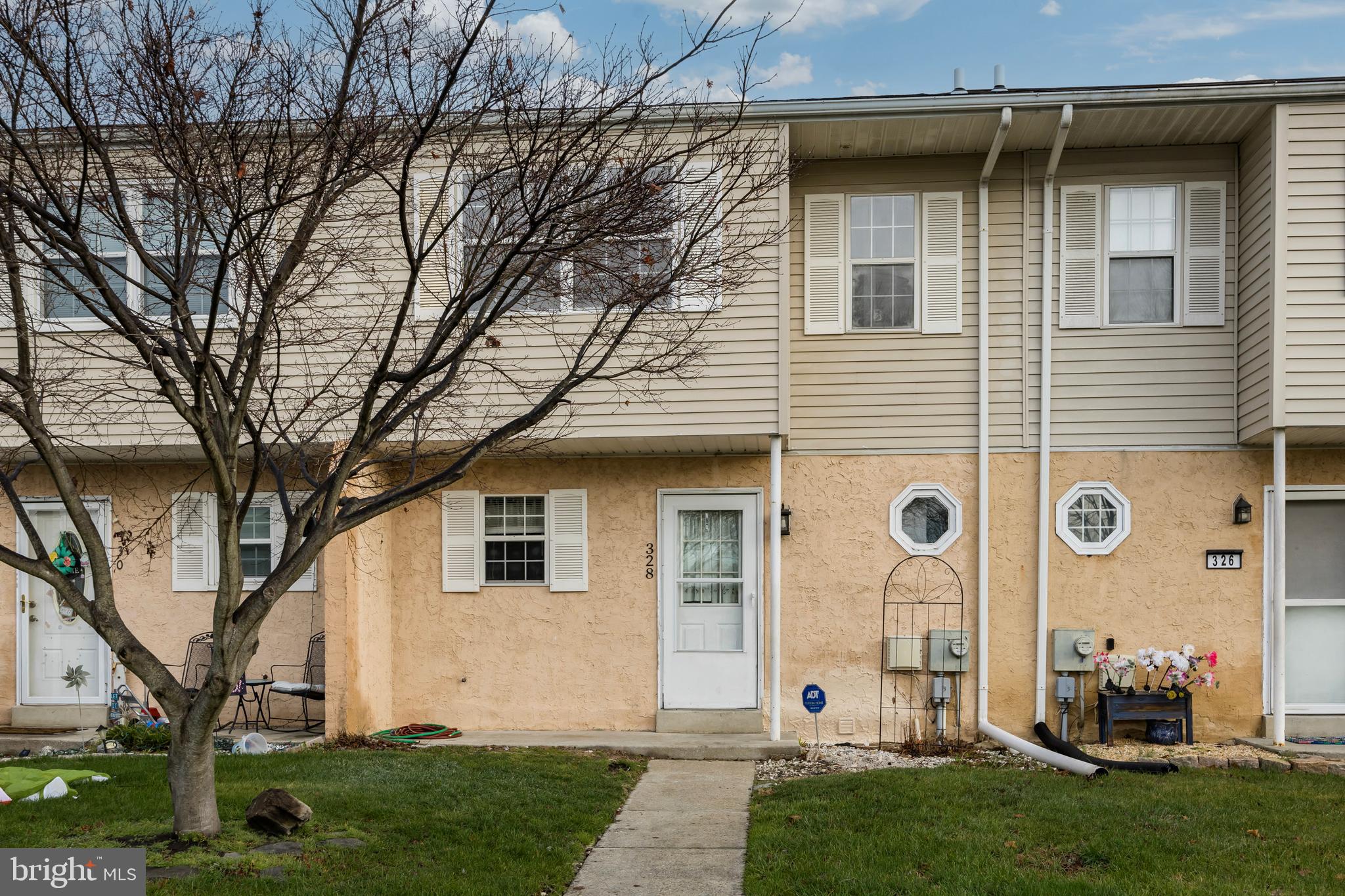 Freshly renovated Beaver Run Knoll townhome. Granite counters, all new plumbing fixtures, hardwood floors, finished basement. Park like back yard setting. Close to RT 30 bypass and SEPTA R5 Train.