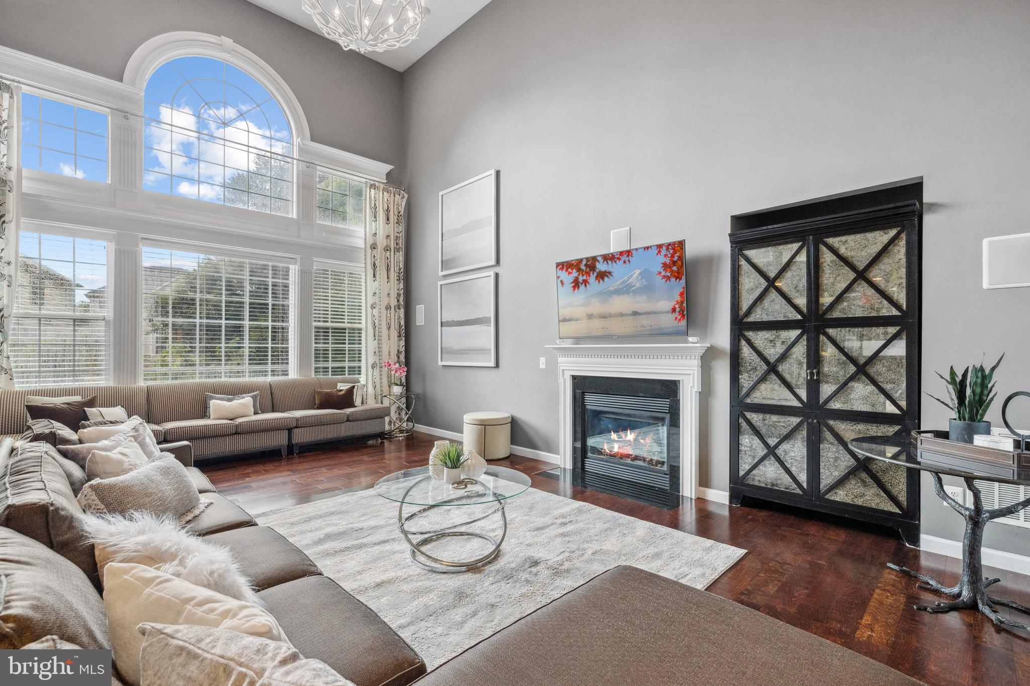 KENSINGTON MANOR - Residential