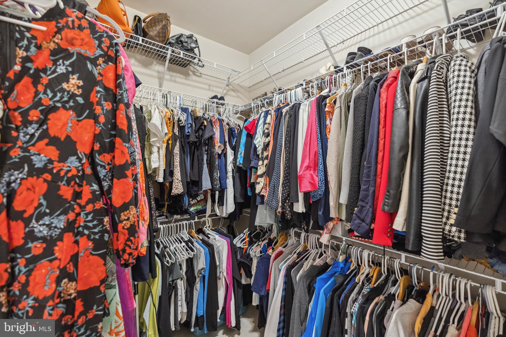 KENSINGTON MANOR - Residential