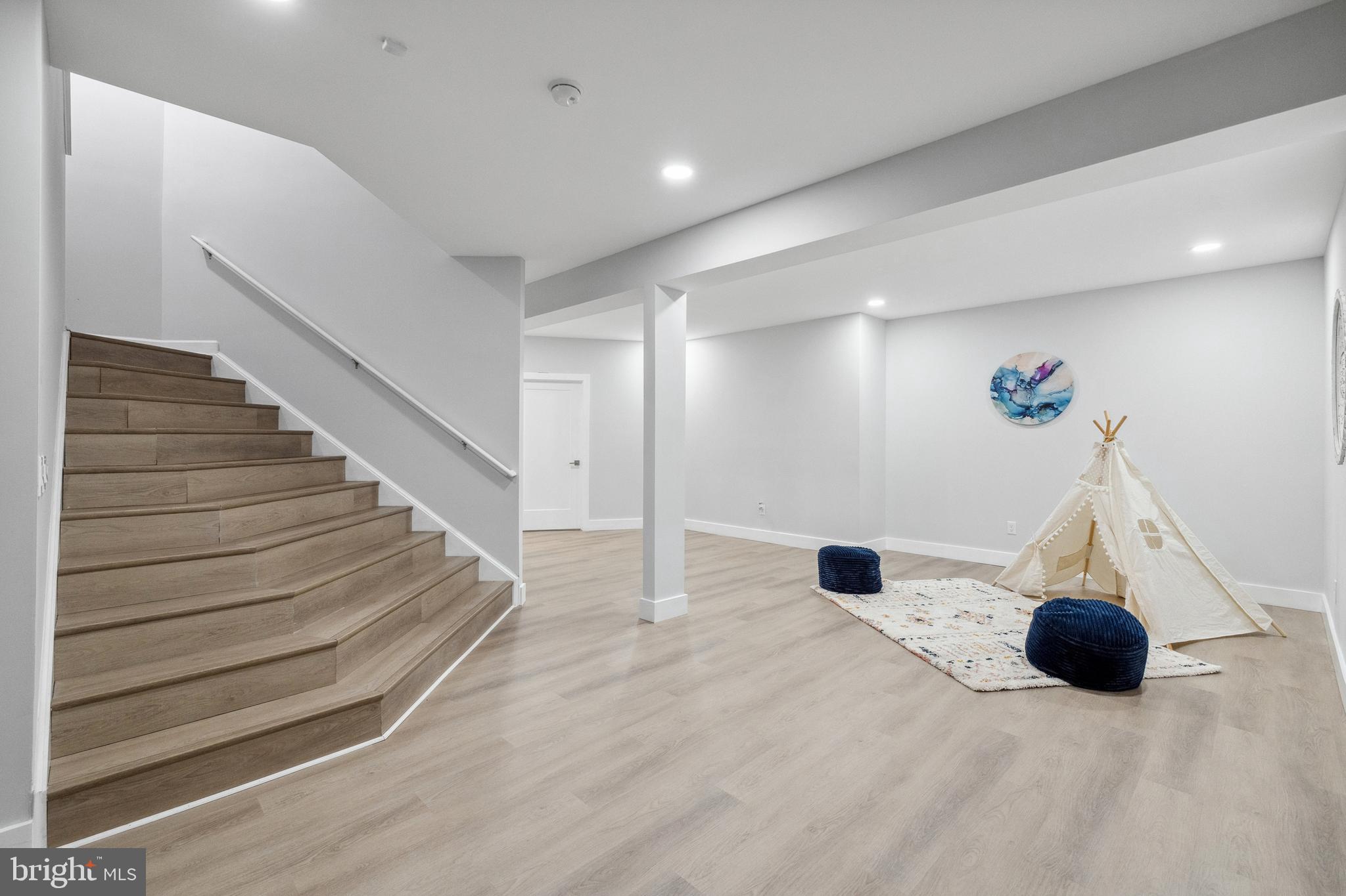 KENSINGTON MANOR - Residential