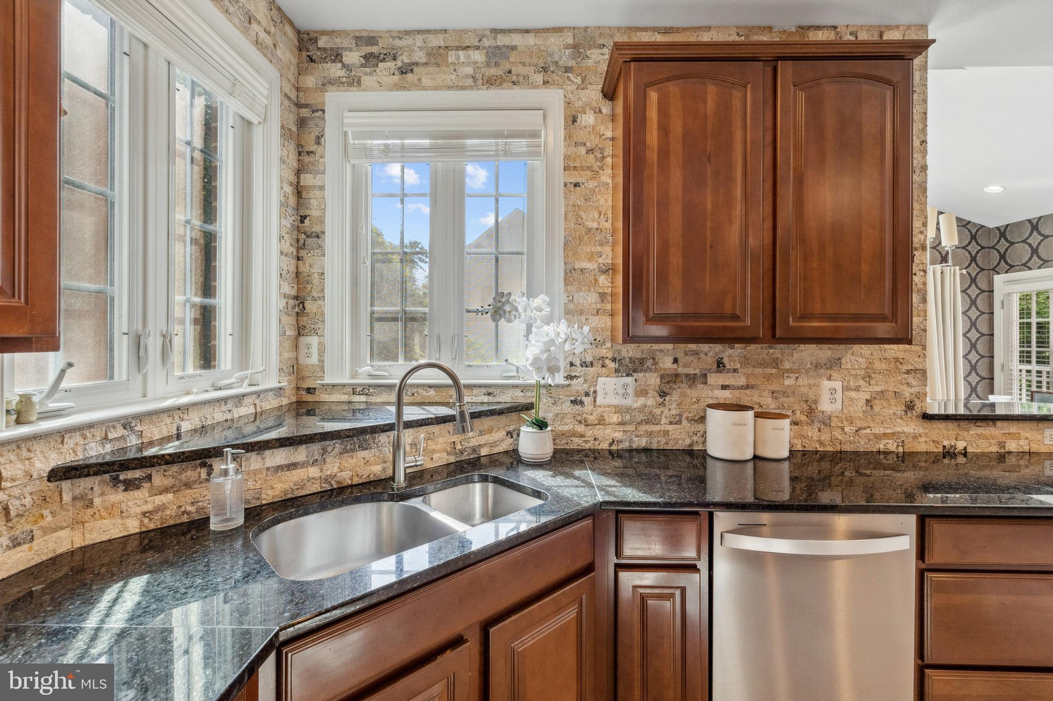 KENSINGTON MANOR - Residential