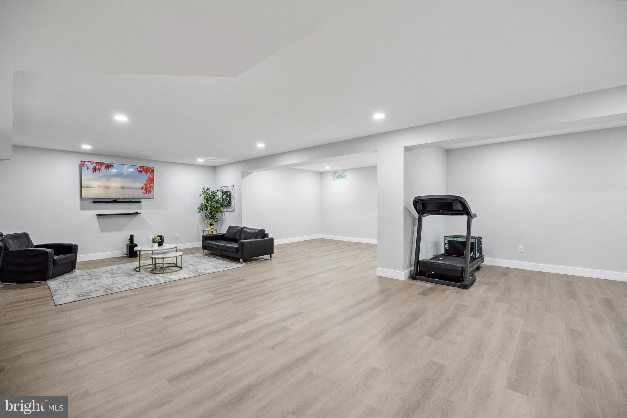 KENSINGTON MANOR - Residential