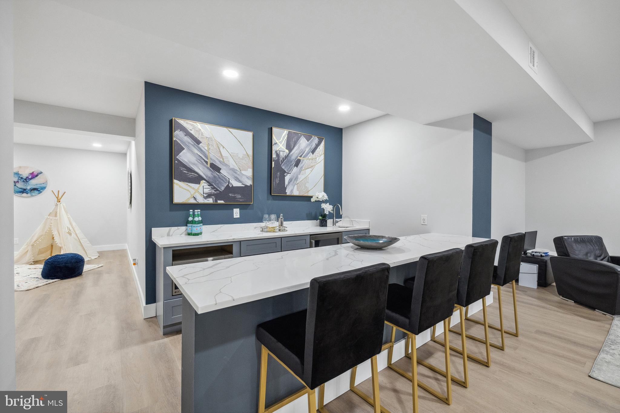 KENSINGTON MANOR - Residential