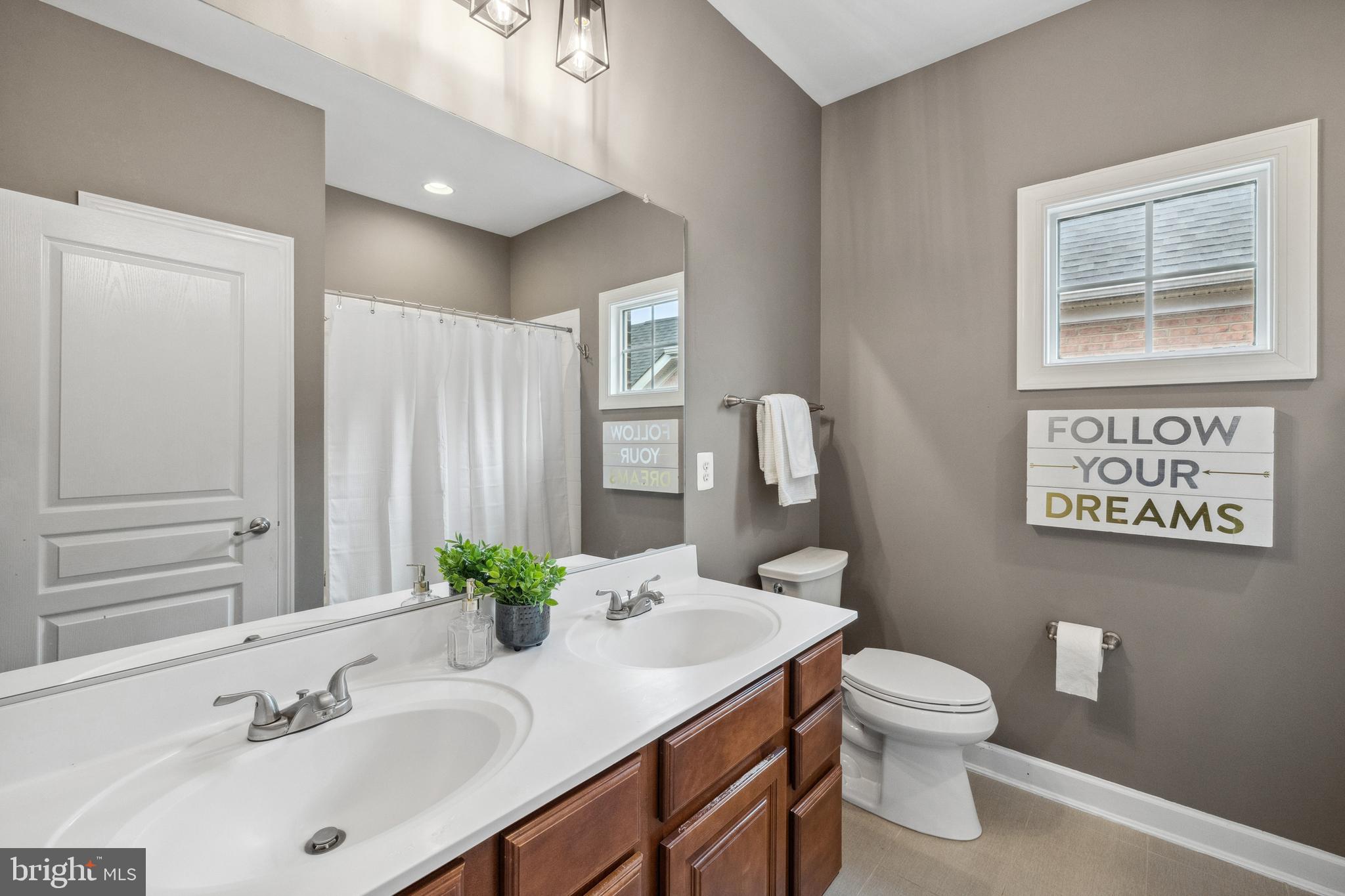 KENSINGTON MANOR - Residential