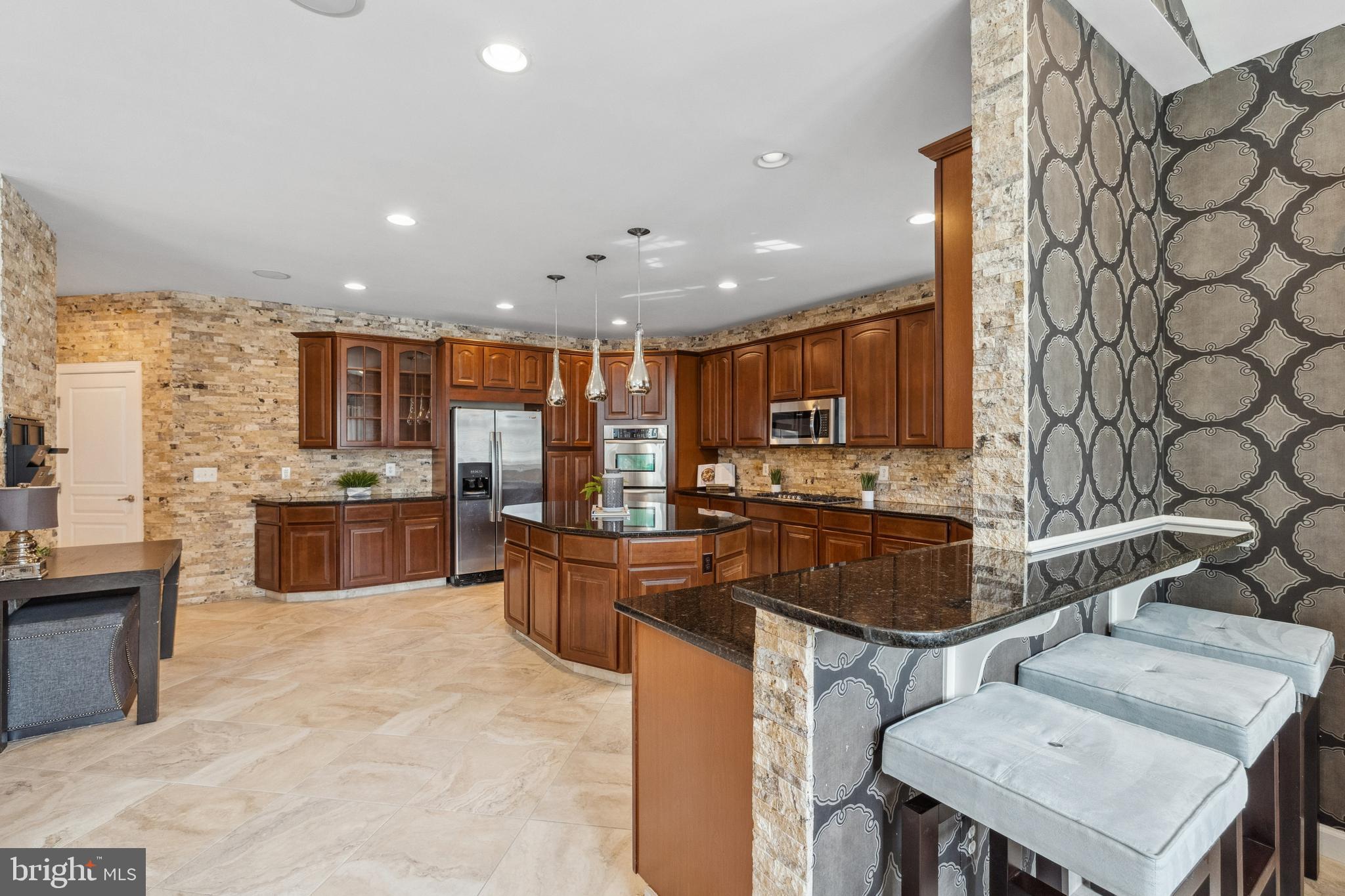 KENSINGTON MANOR - Residential