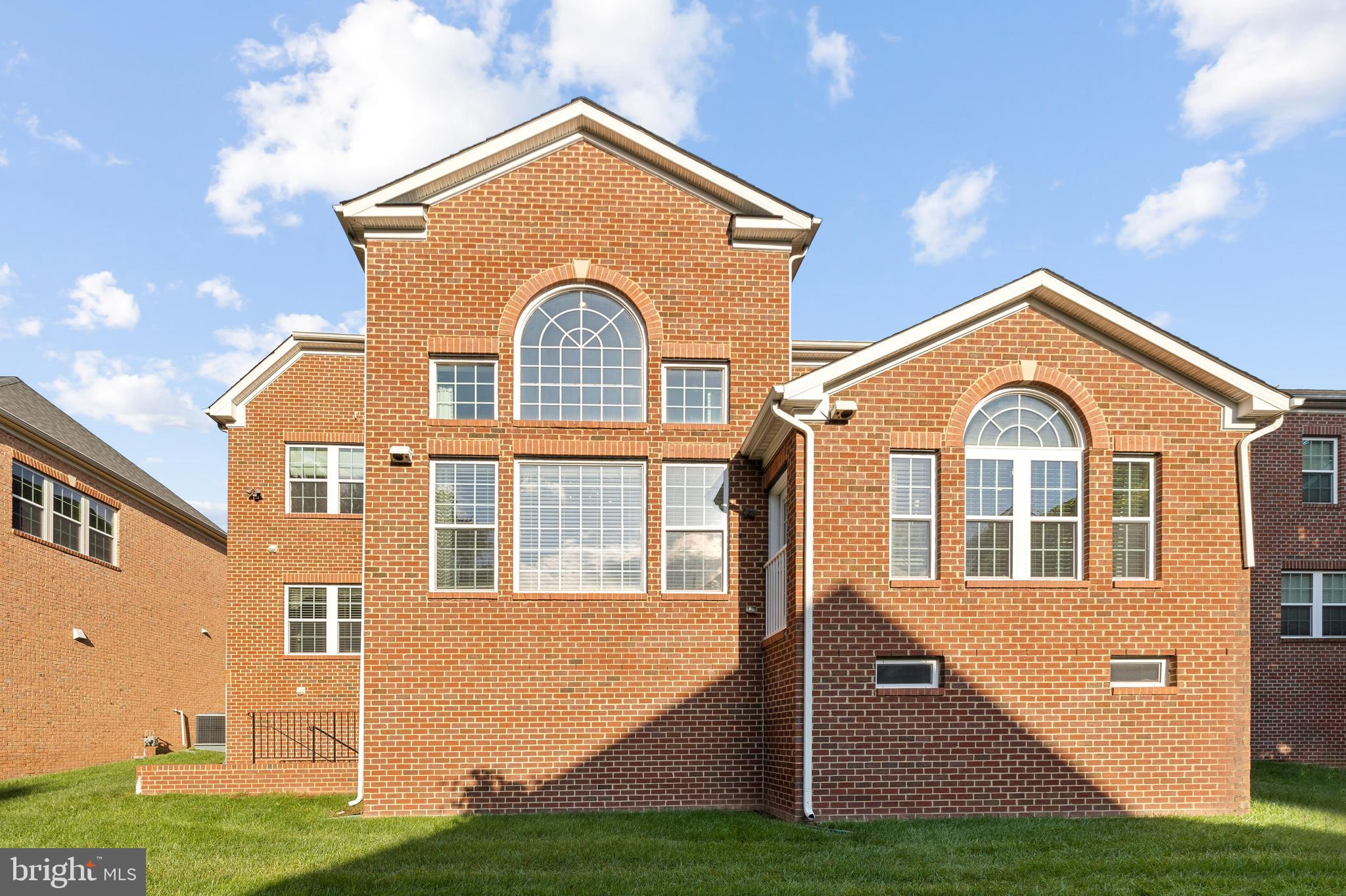 KENSINGTON MANOR - Residential