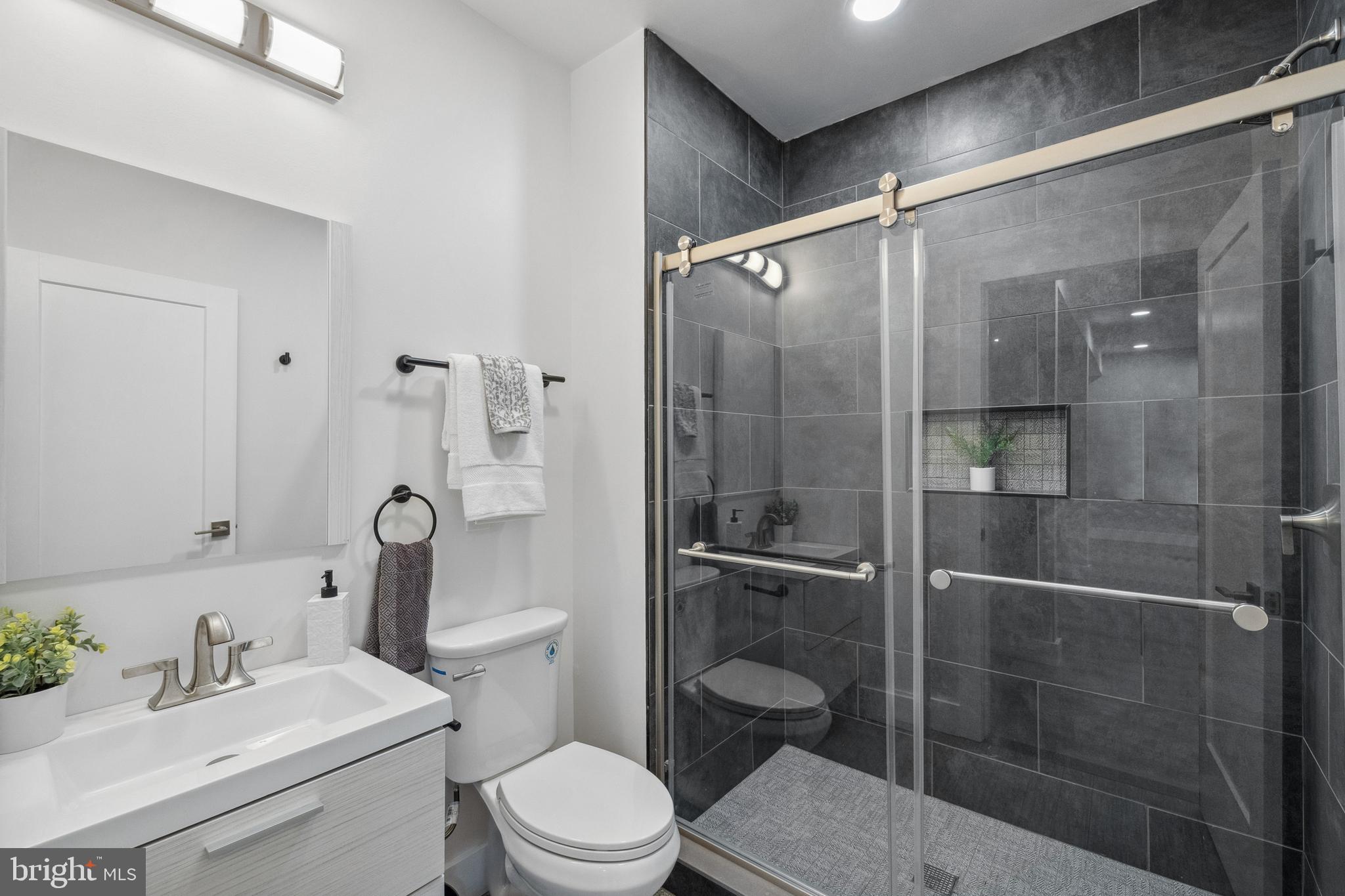 KENSINGTON MANOR - Residential