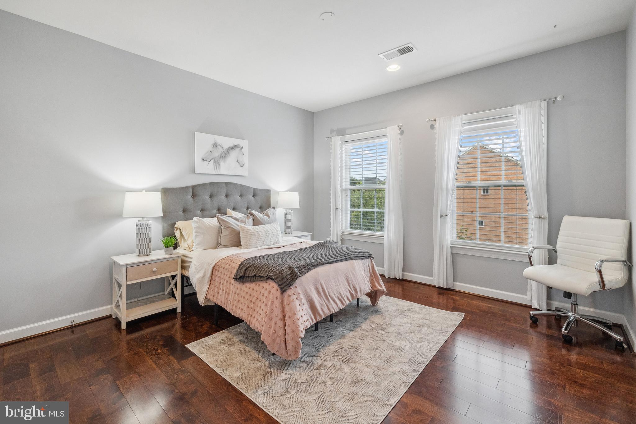 KENSINGTON MANOR - Residential