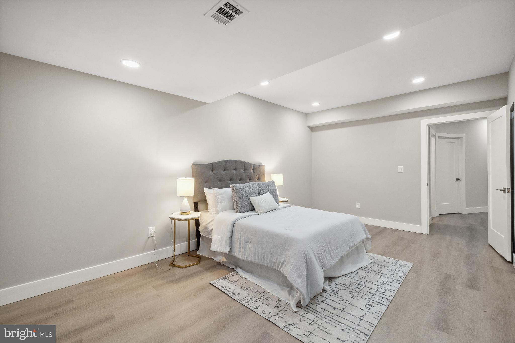 KENSINGTON MANOR - Residential