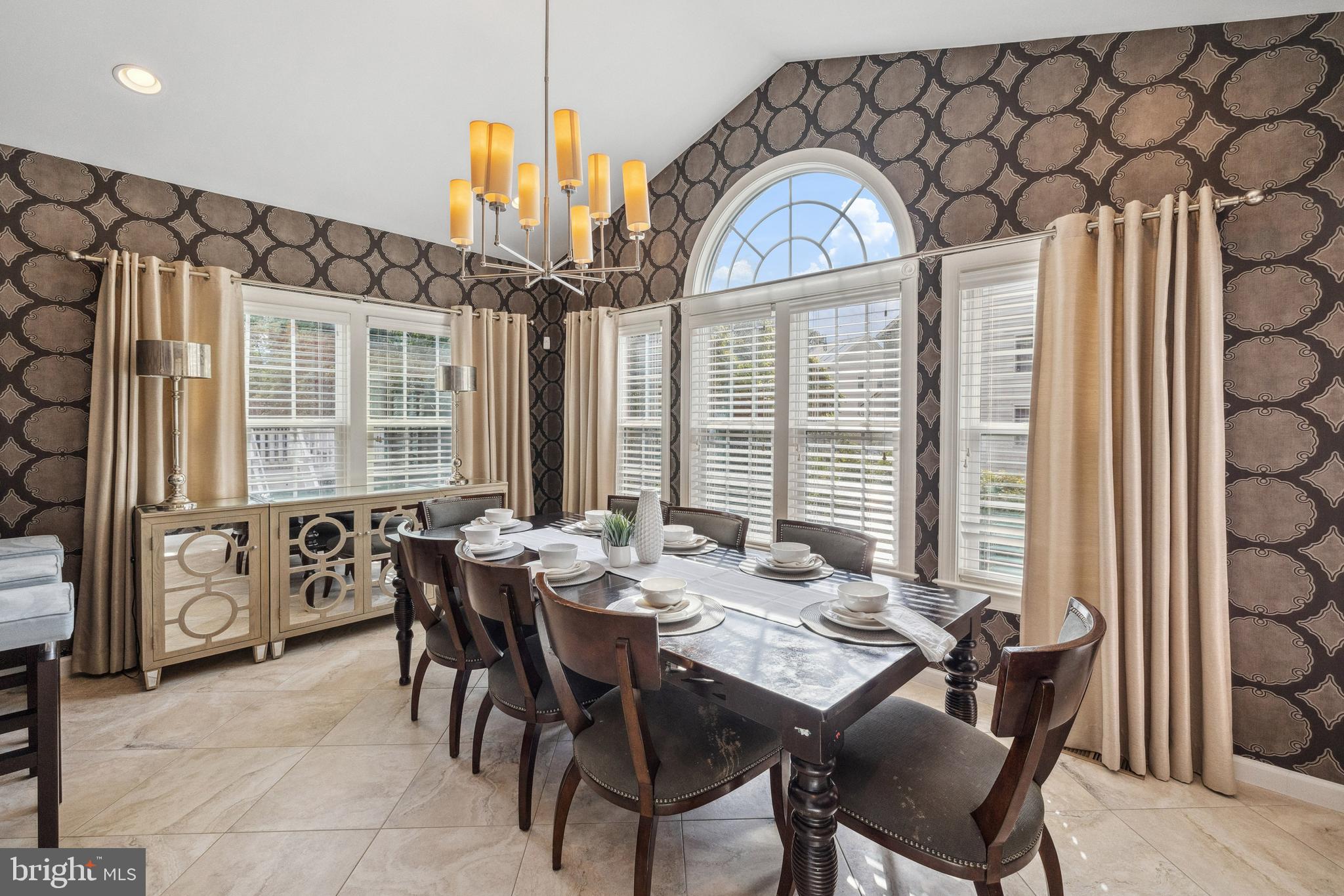 KENSINGTON MANOR - Residential