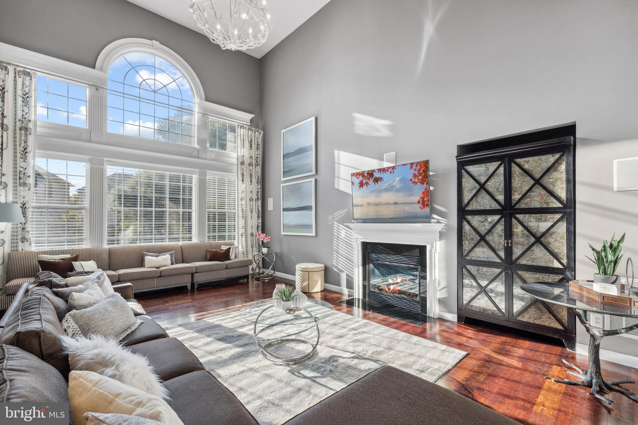 KENSINGTON MANOR - Residential