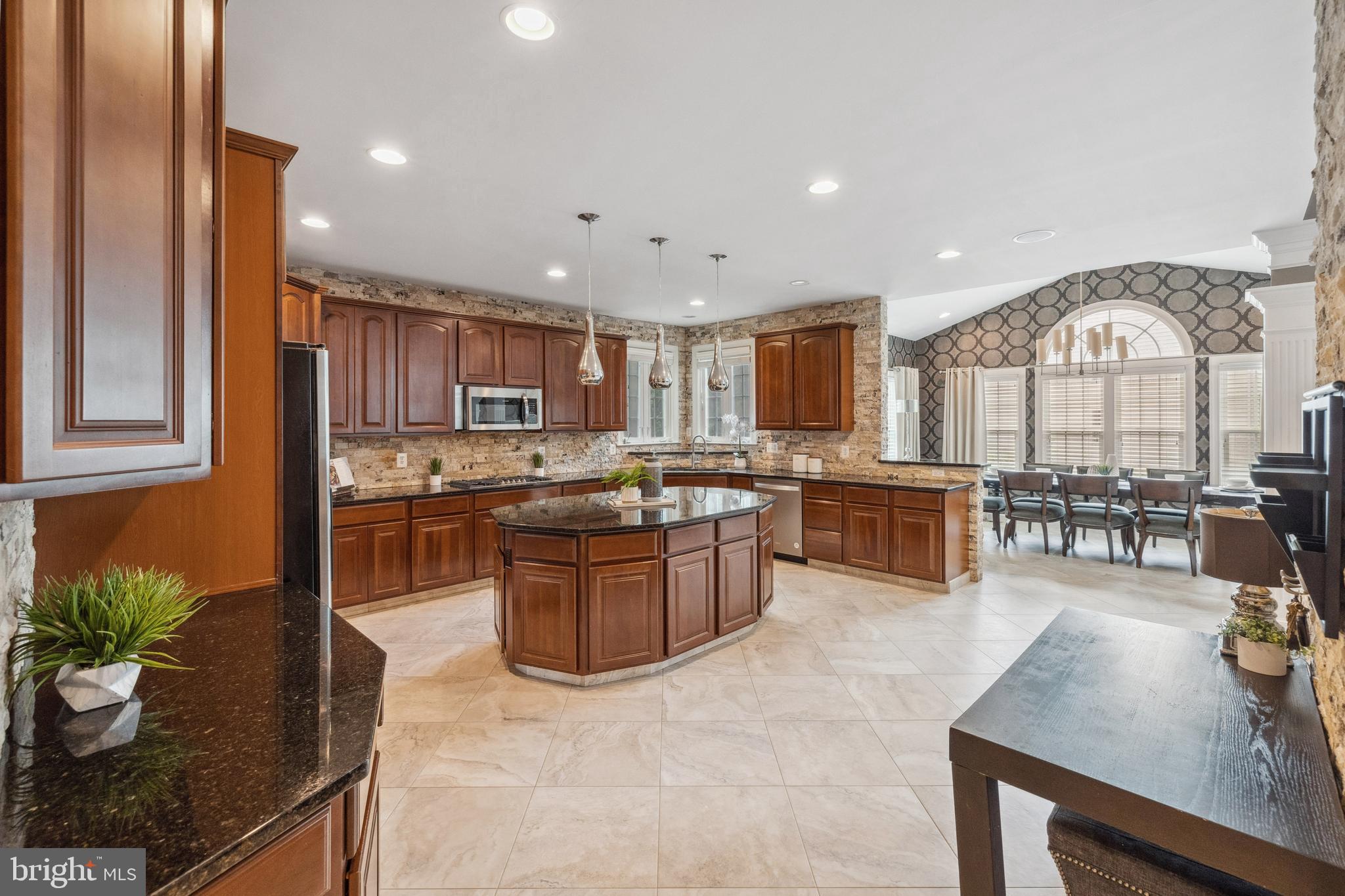 KENSINGTON MANOR - Residential