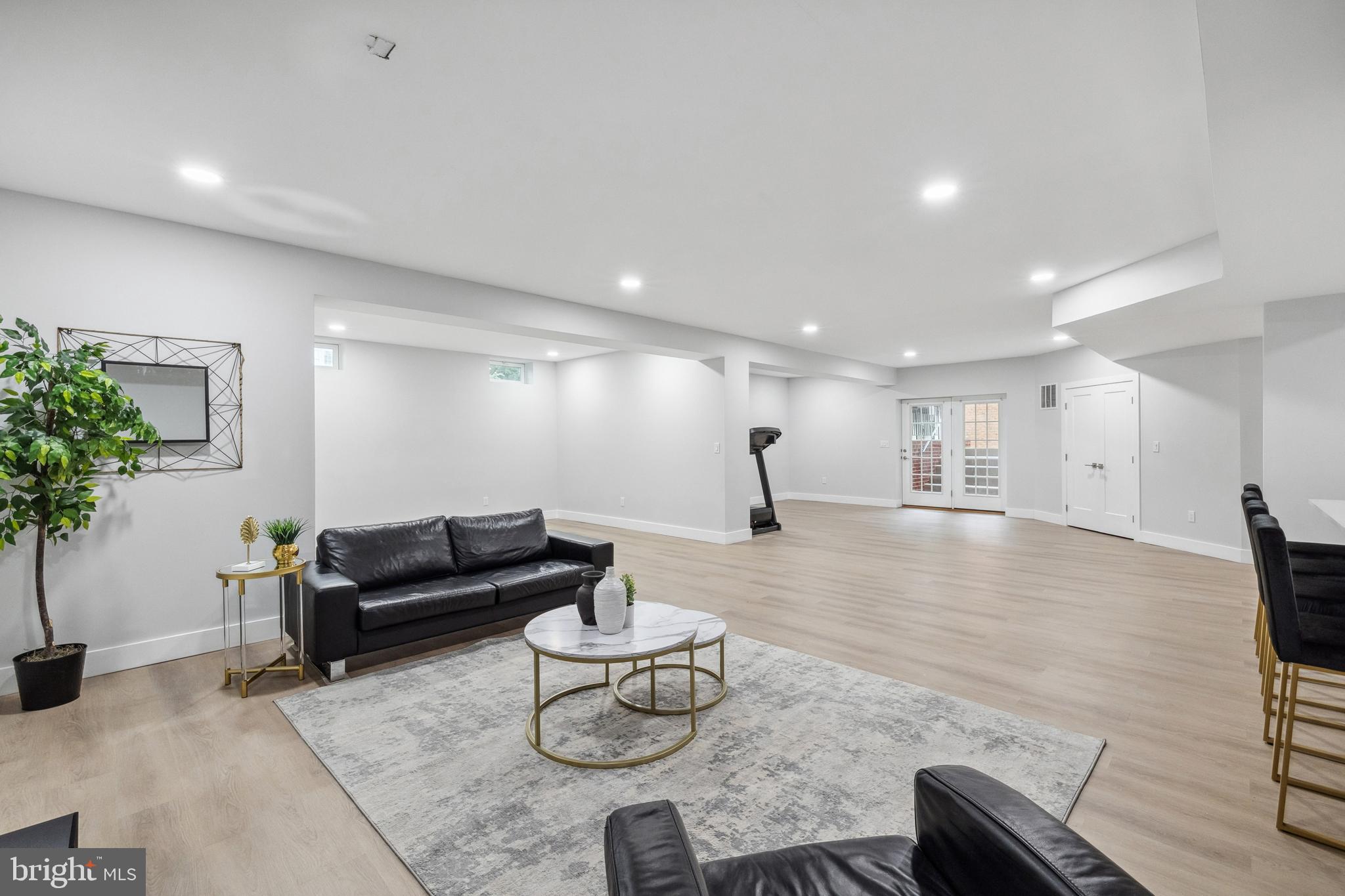 KENSINGTON MANOR - Residential