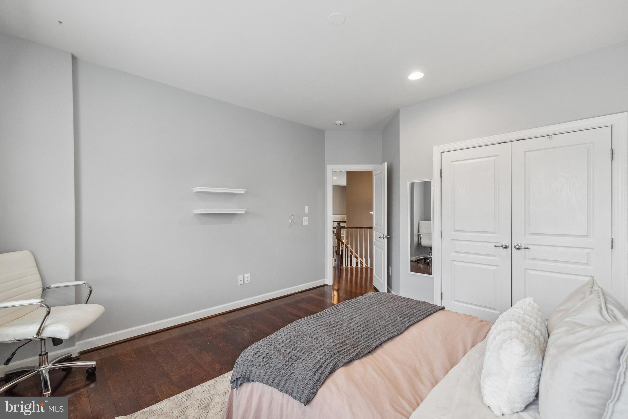 KENSINGTON MANOR - Residential