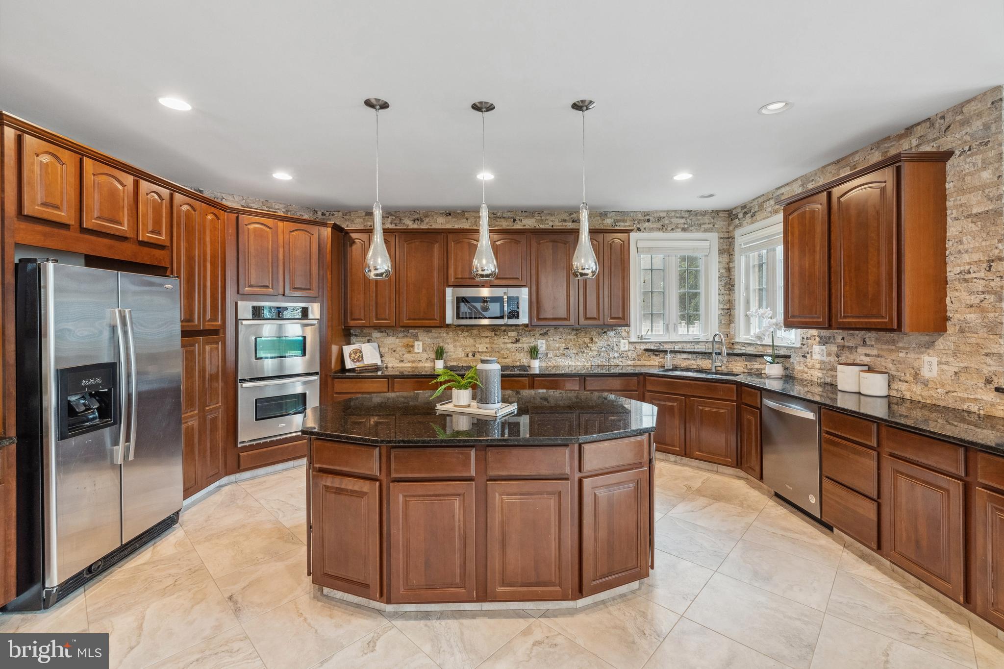 KENSINGTON MANOR - Residential