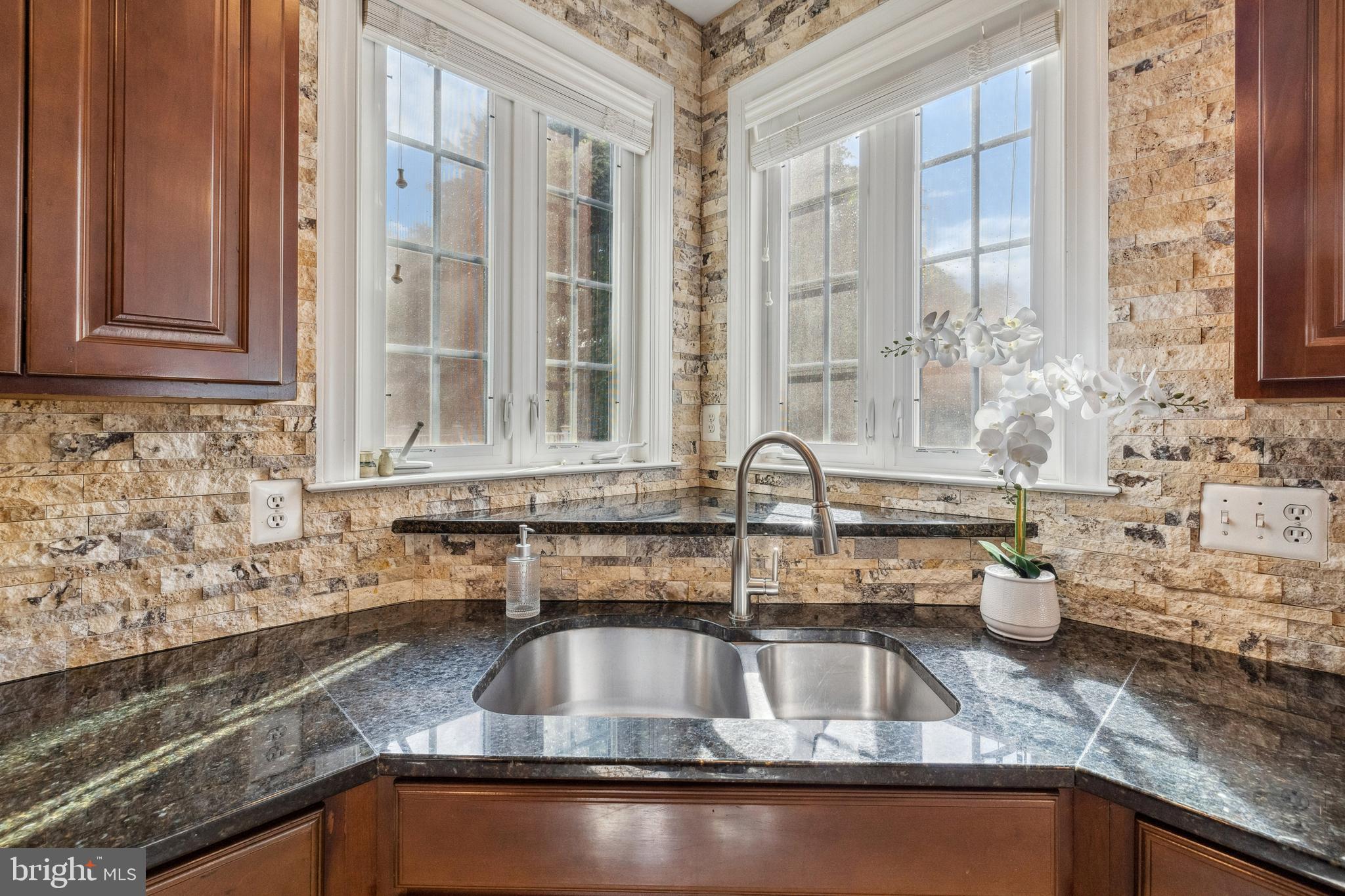 KENSINGTON MANOR - Residential