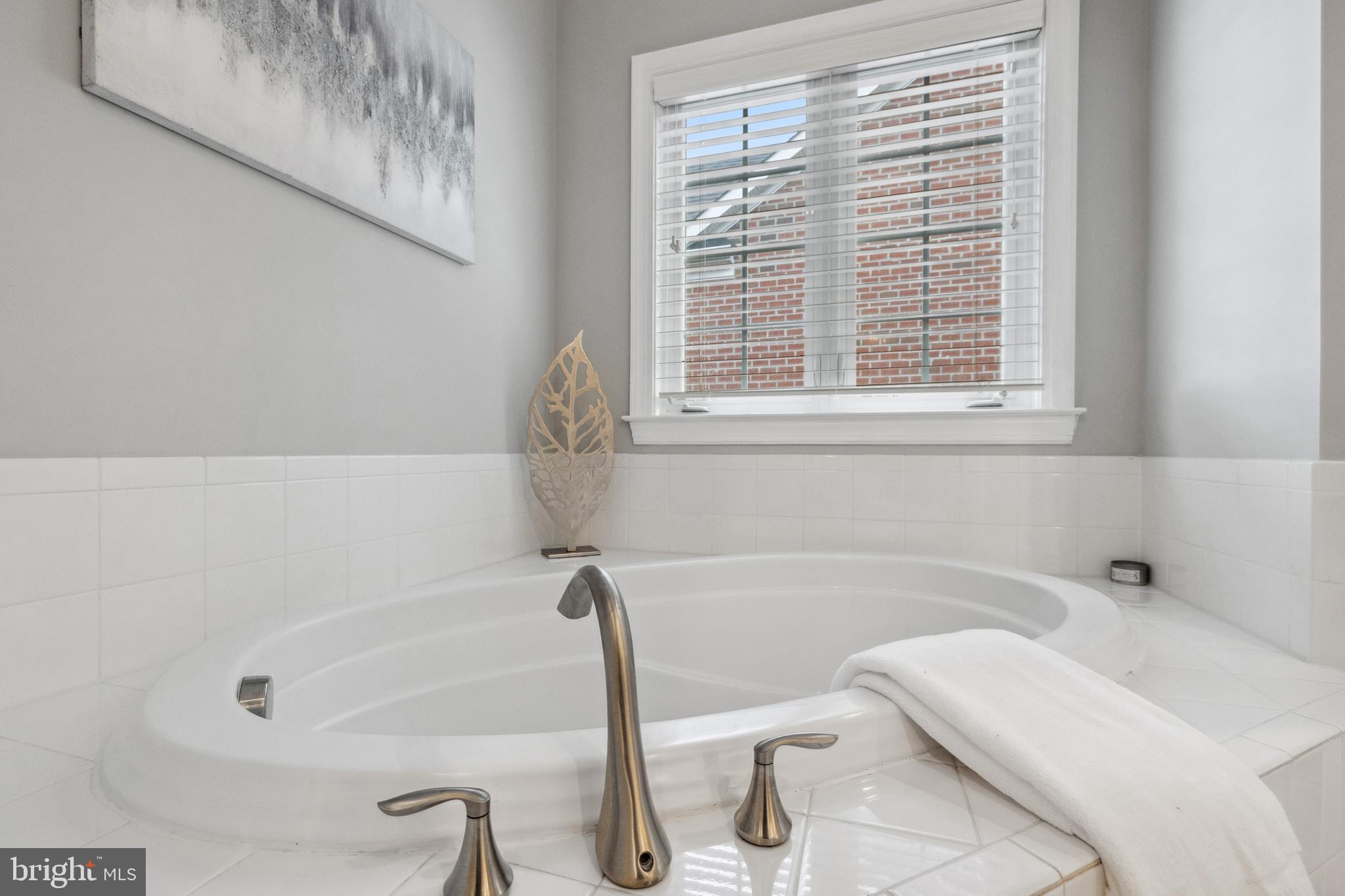 KENSINGTON MANOR - Residential