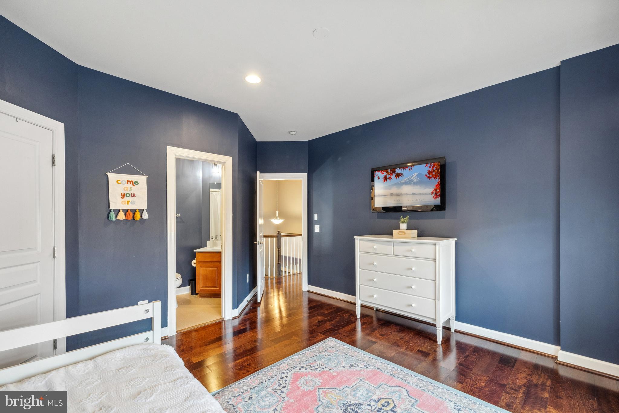 KENSINGTON MANOR - Residential