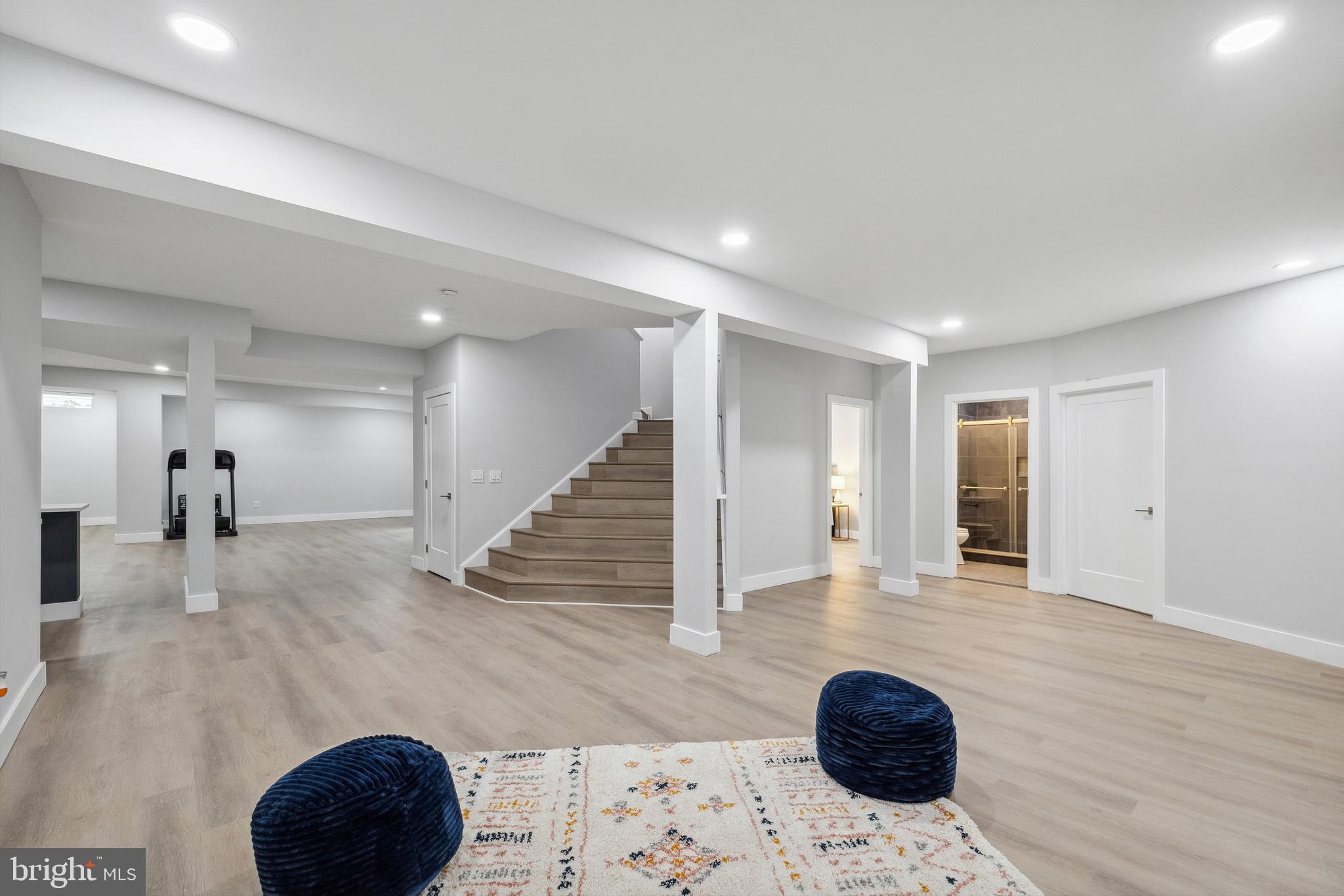 KENSINGTON MANOR - Residential