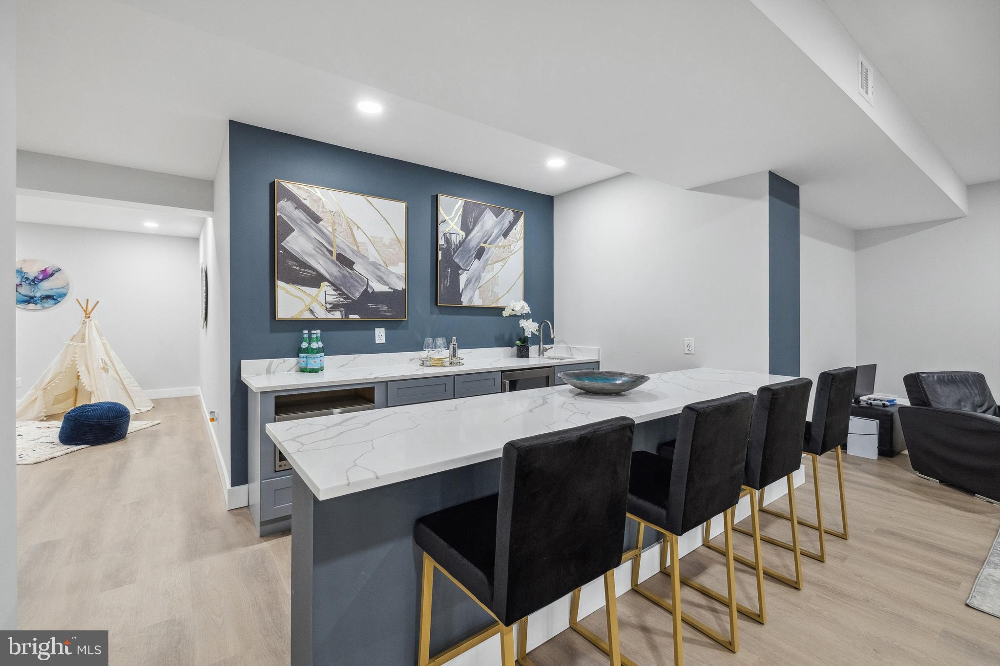 KENSINGTON MANOR - Residential