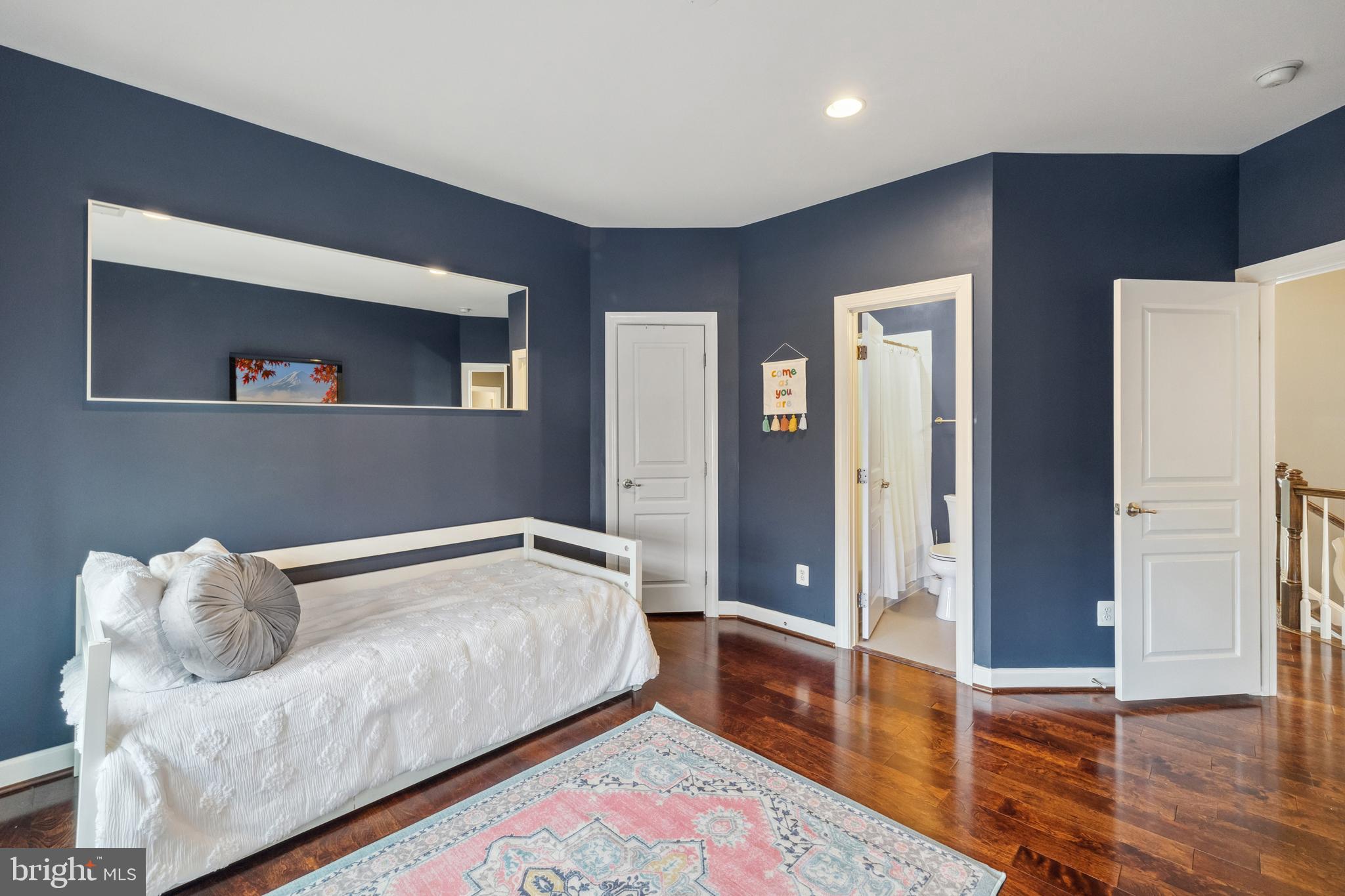 KENSINGTON MANOR - Residential