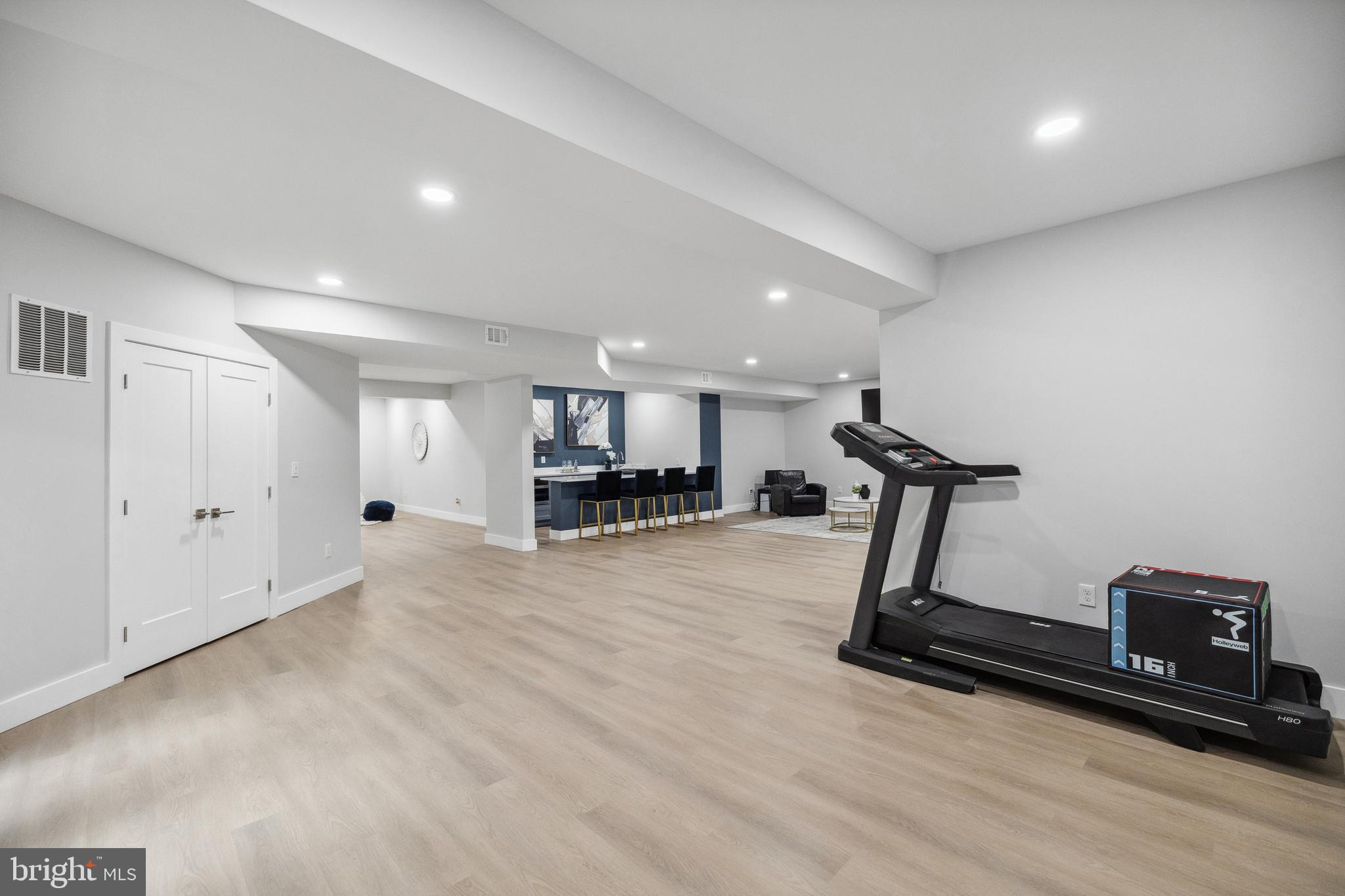 KENSINGTON MANOR - Residential