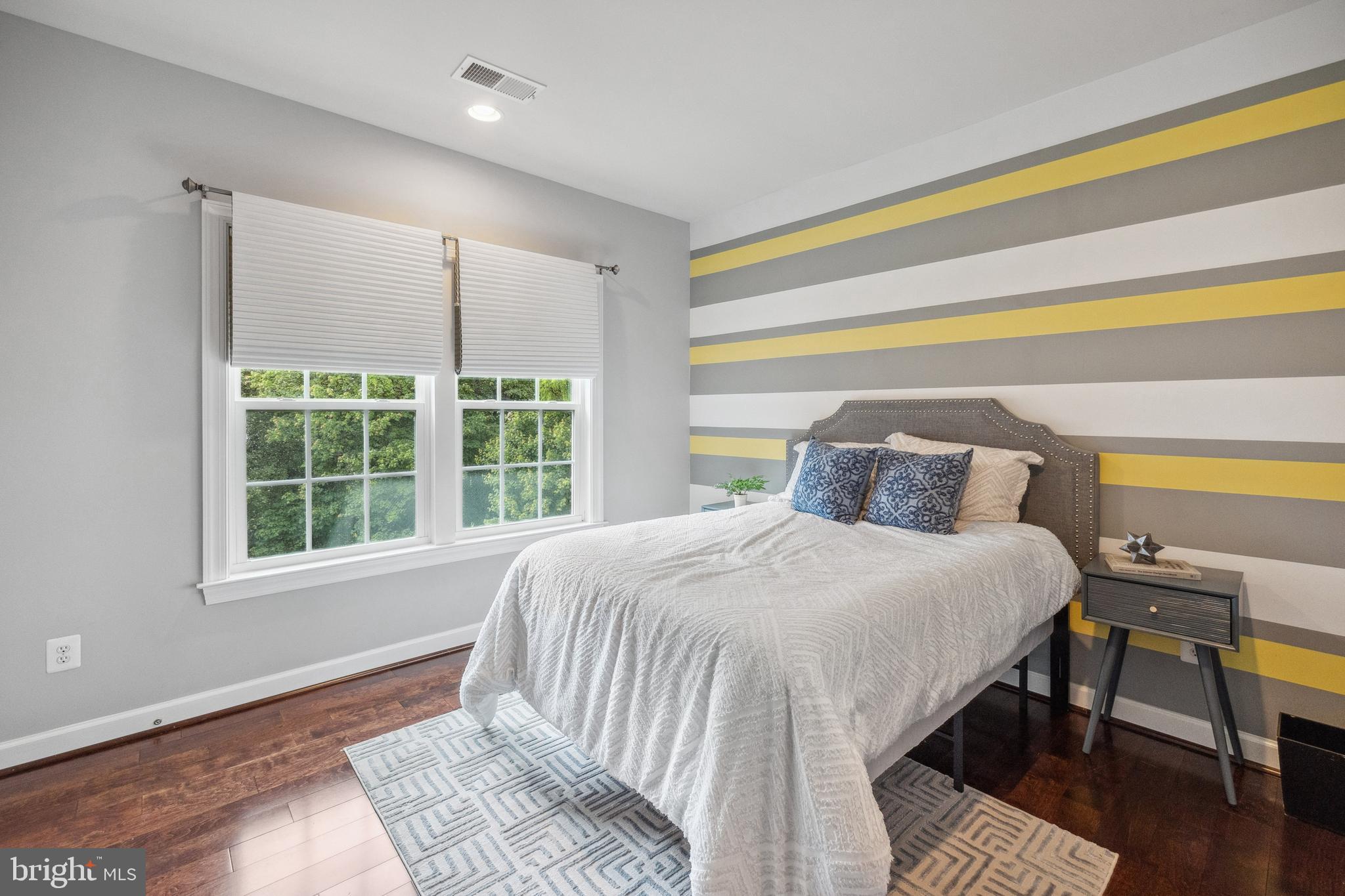 KENSINGTON MANOR - Residential