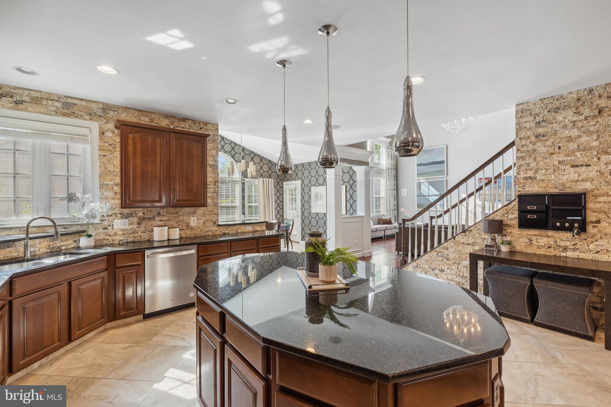 KENSINGTON MANOR - Residential