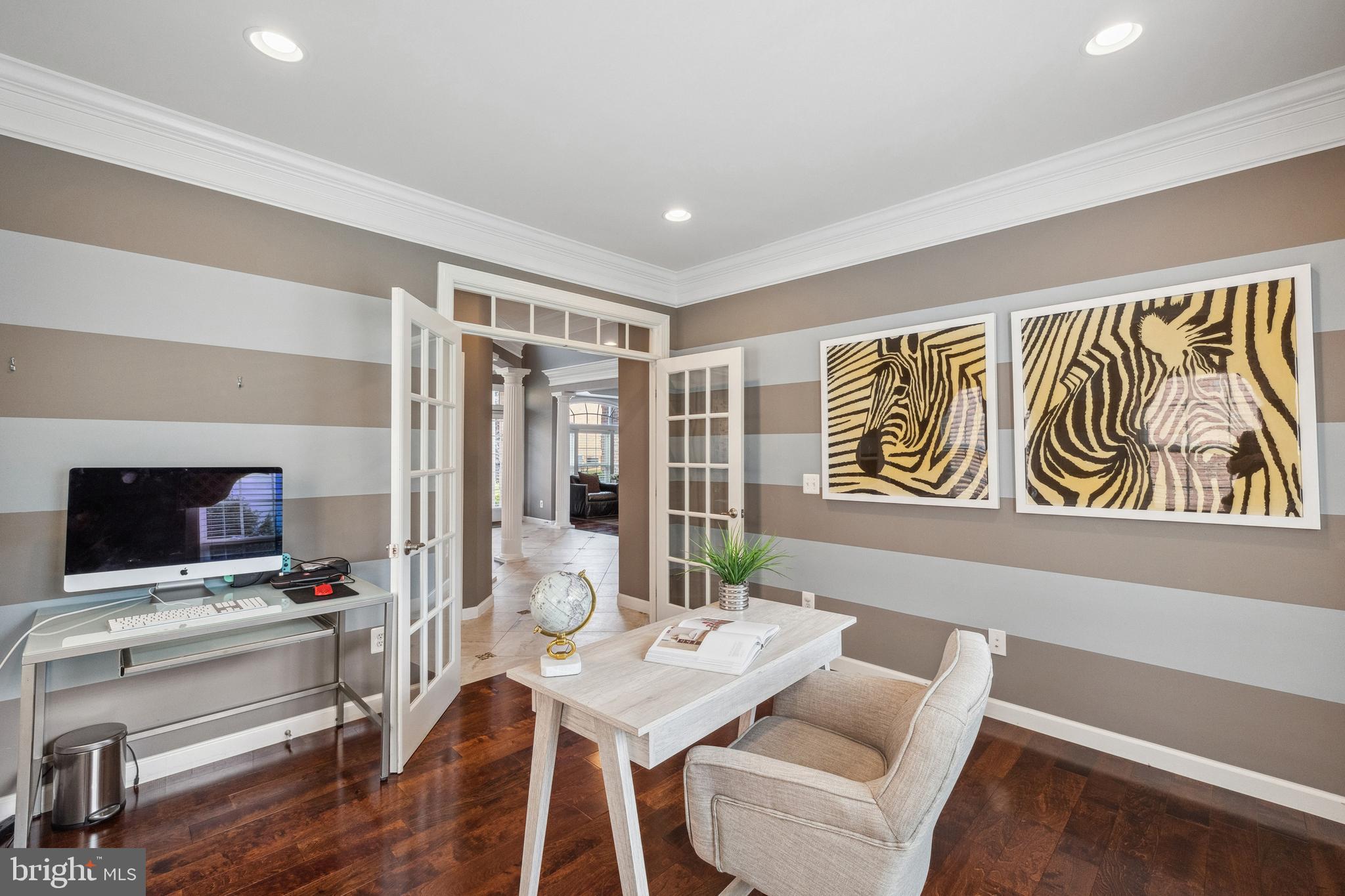 KENSINGTON MANOR - Residential