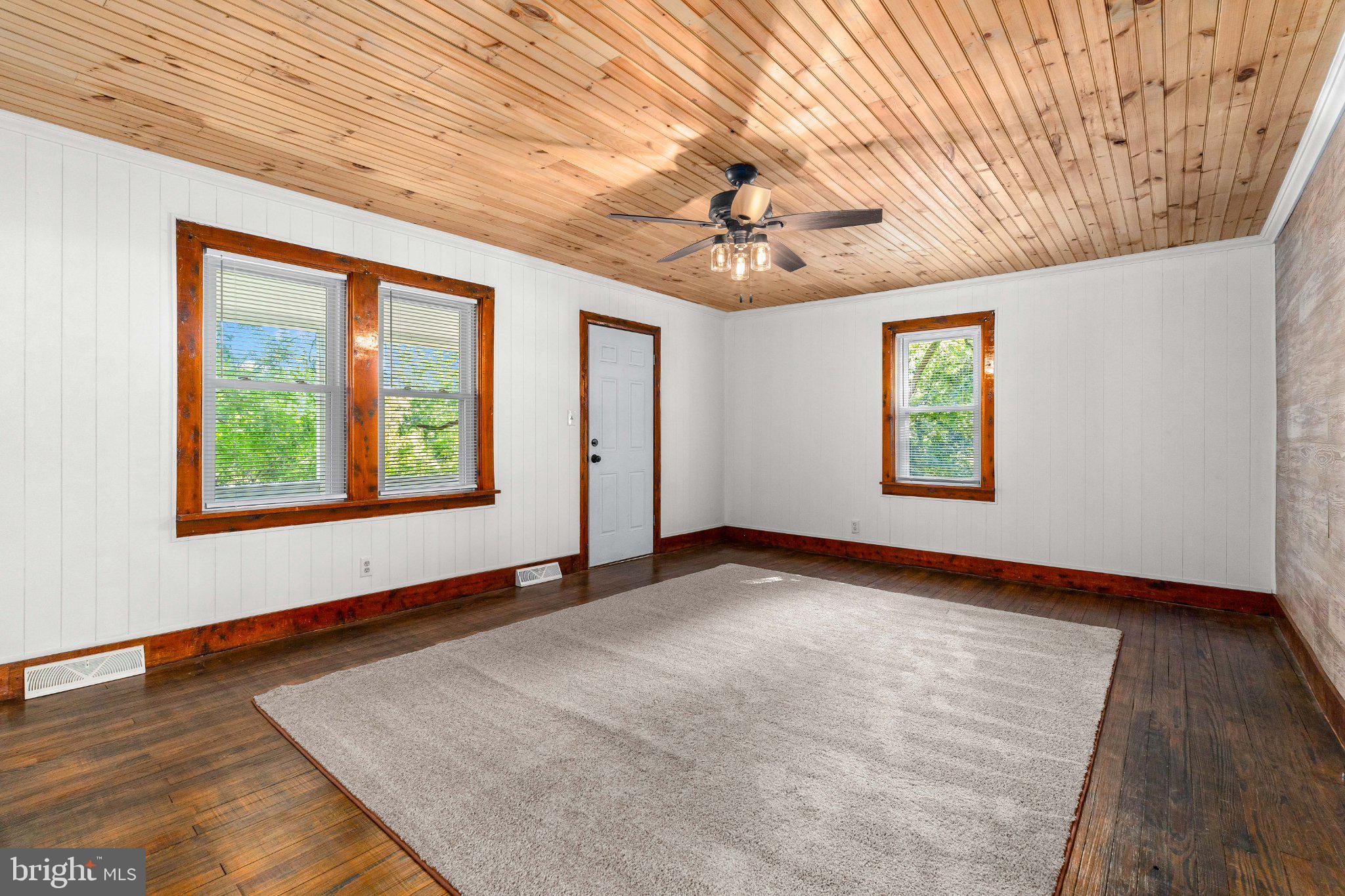 31 MOUNTAIN ROAD