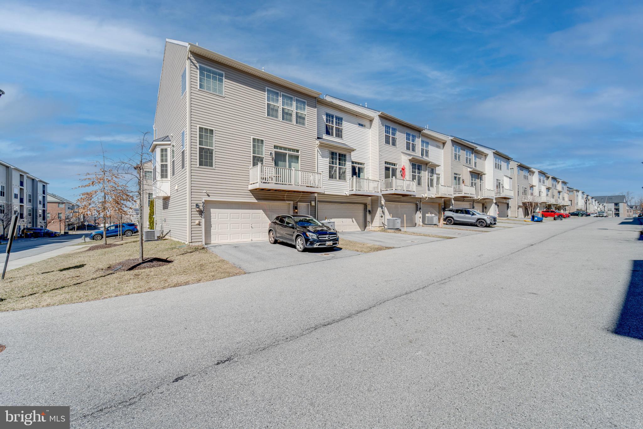 WOODMORE TOWNE CENTRE - Residential