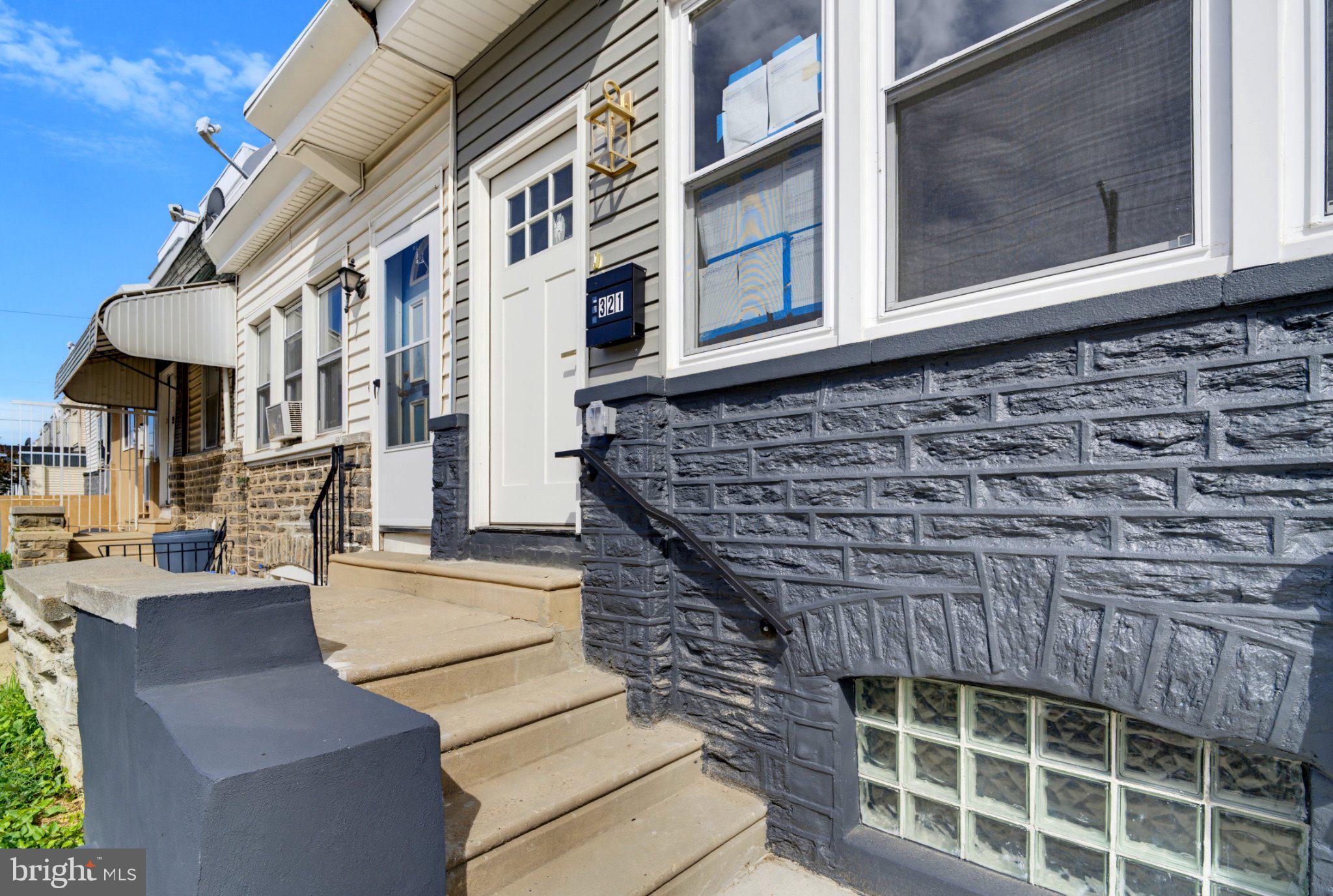 321 W FISHER ST