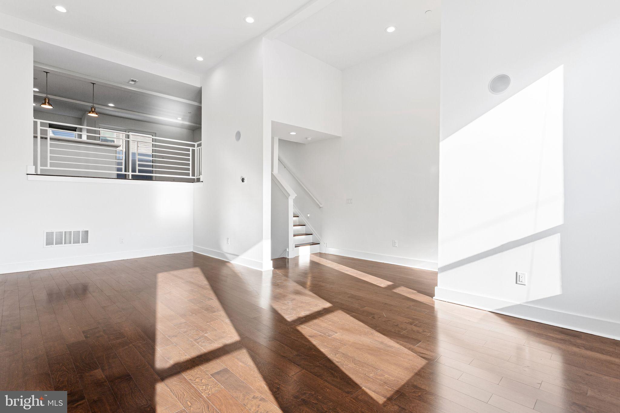 2844 LIVINGSTON STREET