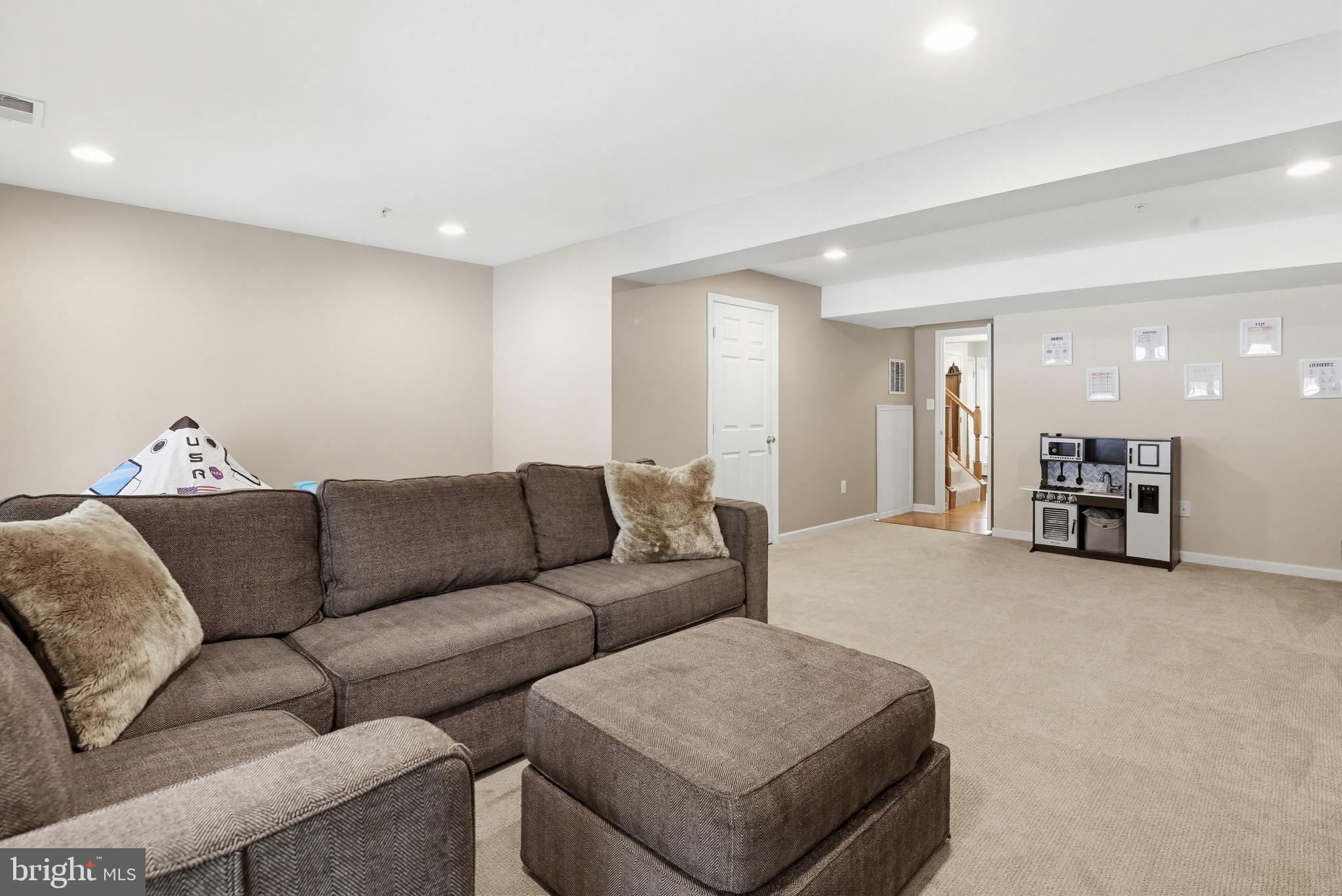 VILLAGE TOWNS - Residential