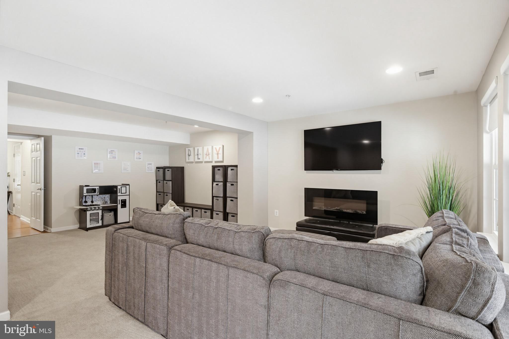 VILLAGE TOWNS - Residential