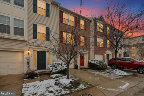 Townhouse For Sale - 7061 Holly Springs Lane #194<br/> Howard County, ELKRIDGE, MD 21075