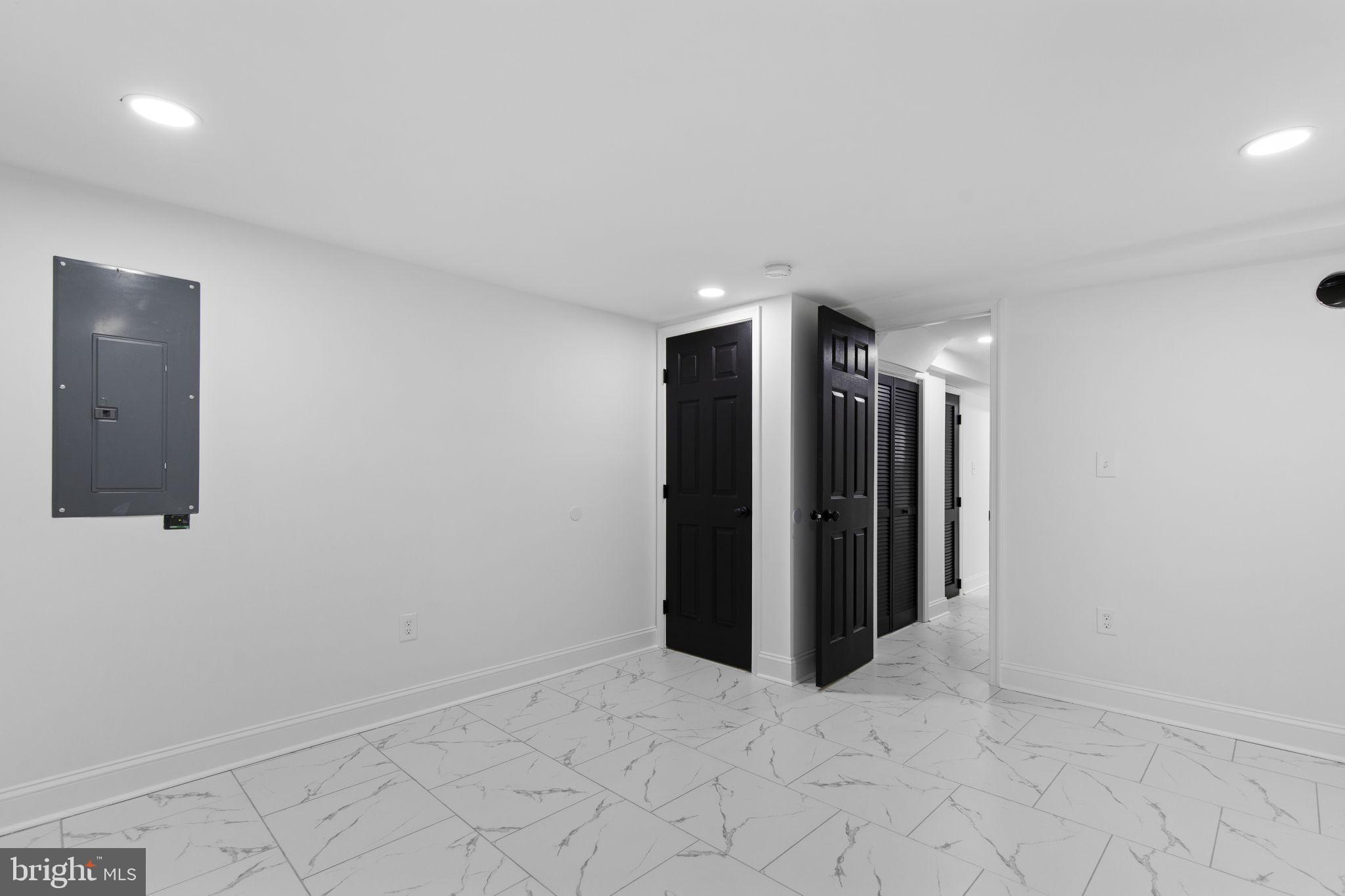 ELWOOD PARK - Residential