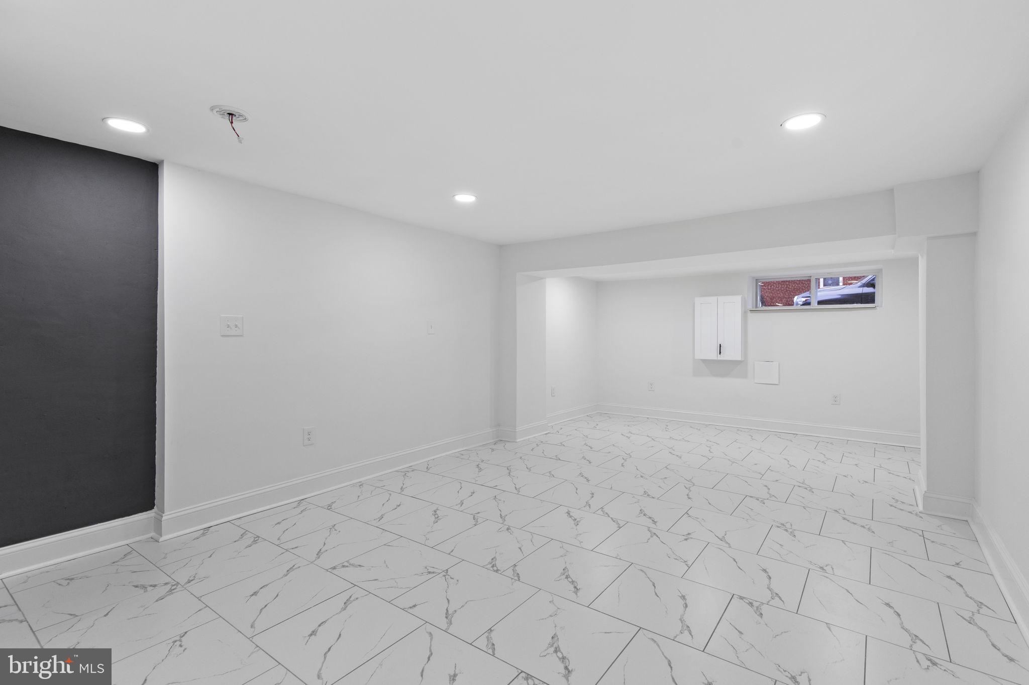 ELWOOD PARK - Residential