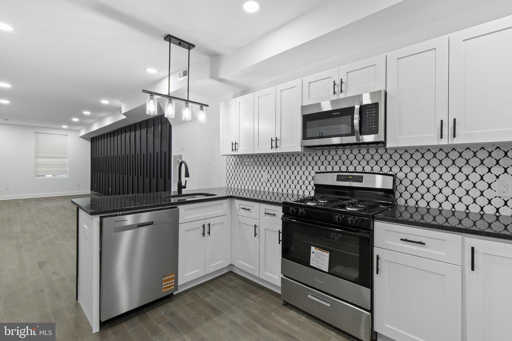 ELWOOD PARK - Residential