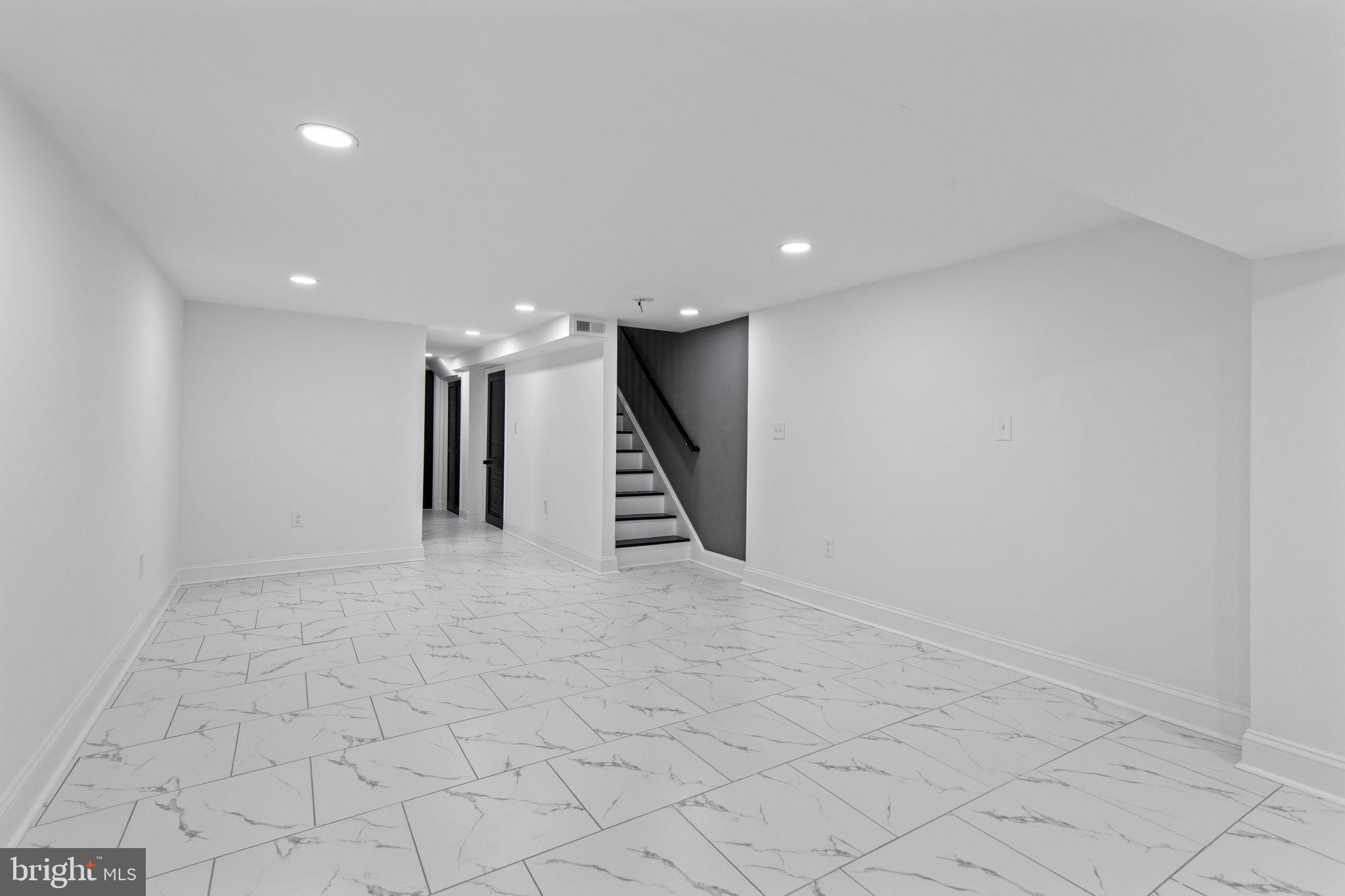 ELWOOD PARK - Residential