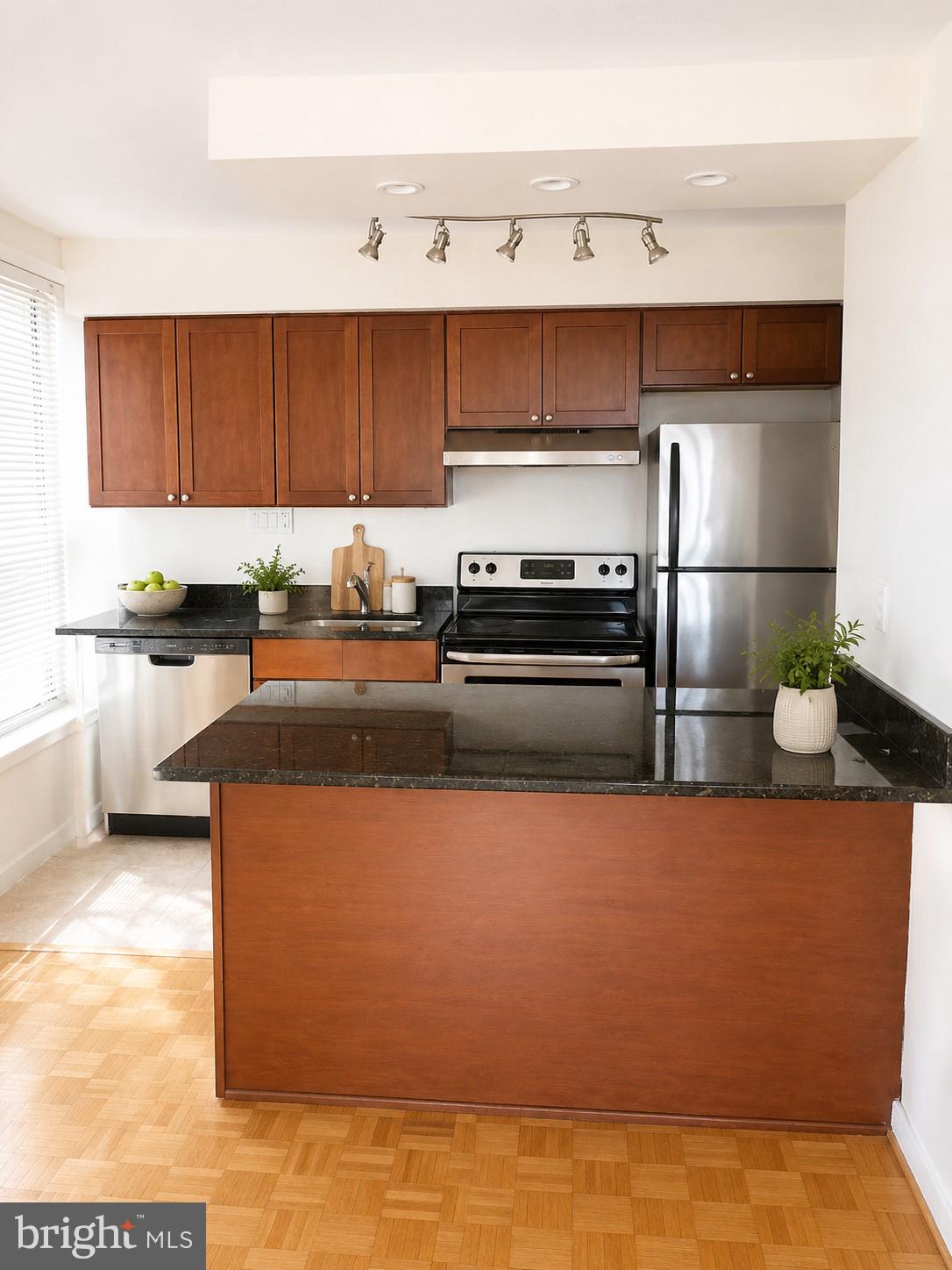 224 W RITTENHOUSE SQUARE 30 815A