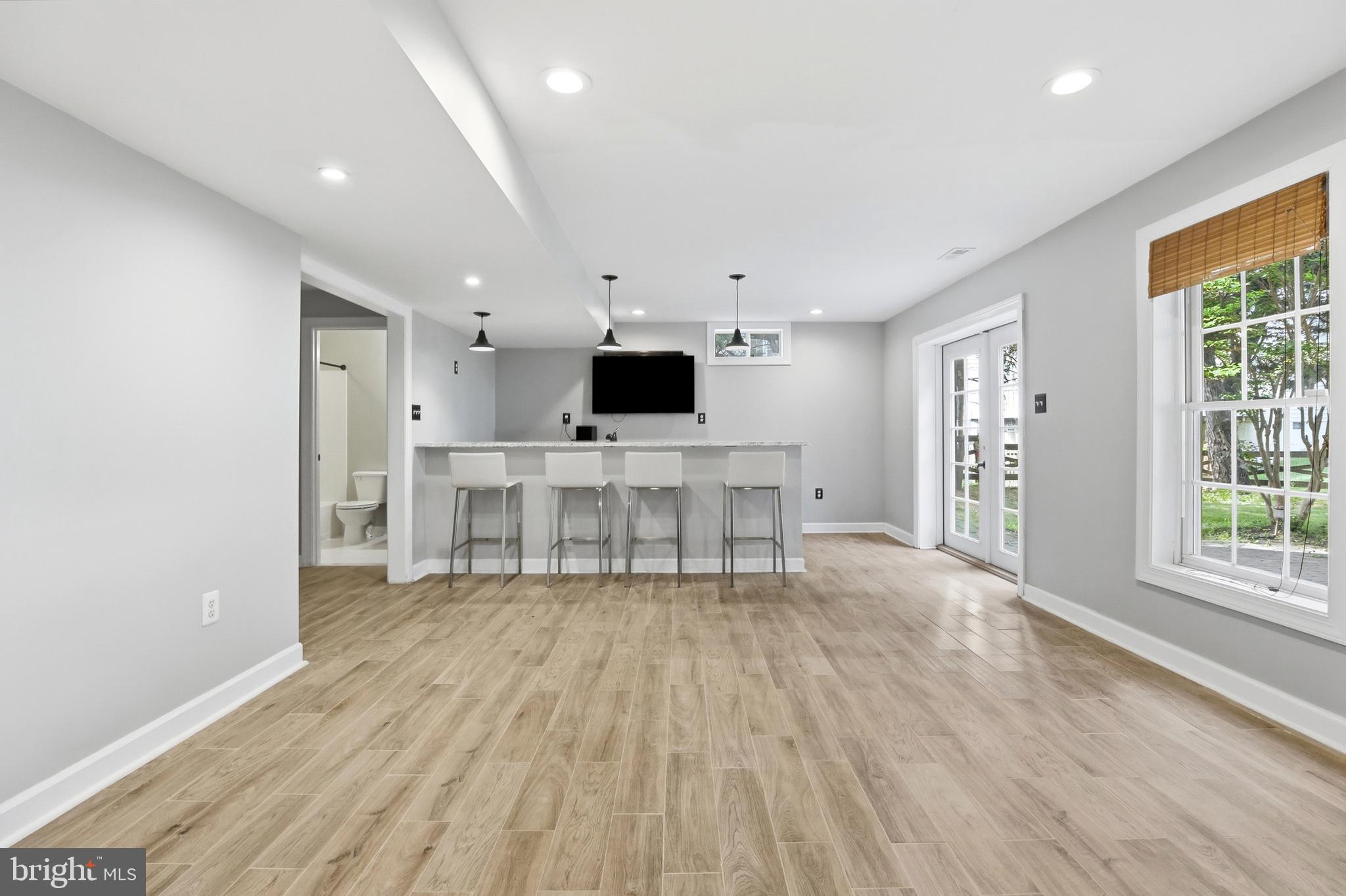 KINGSVIEW VILLAGE - Residential