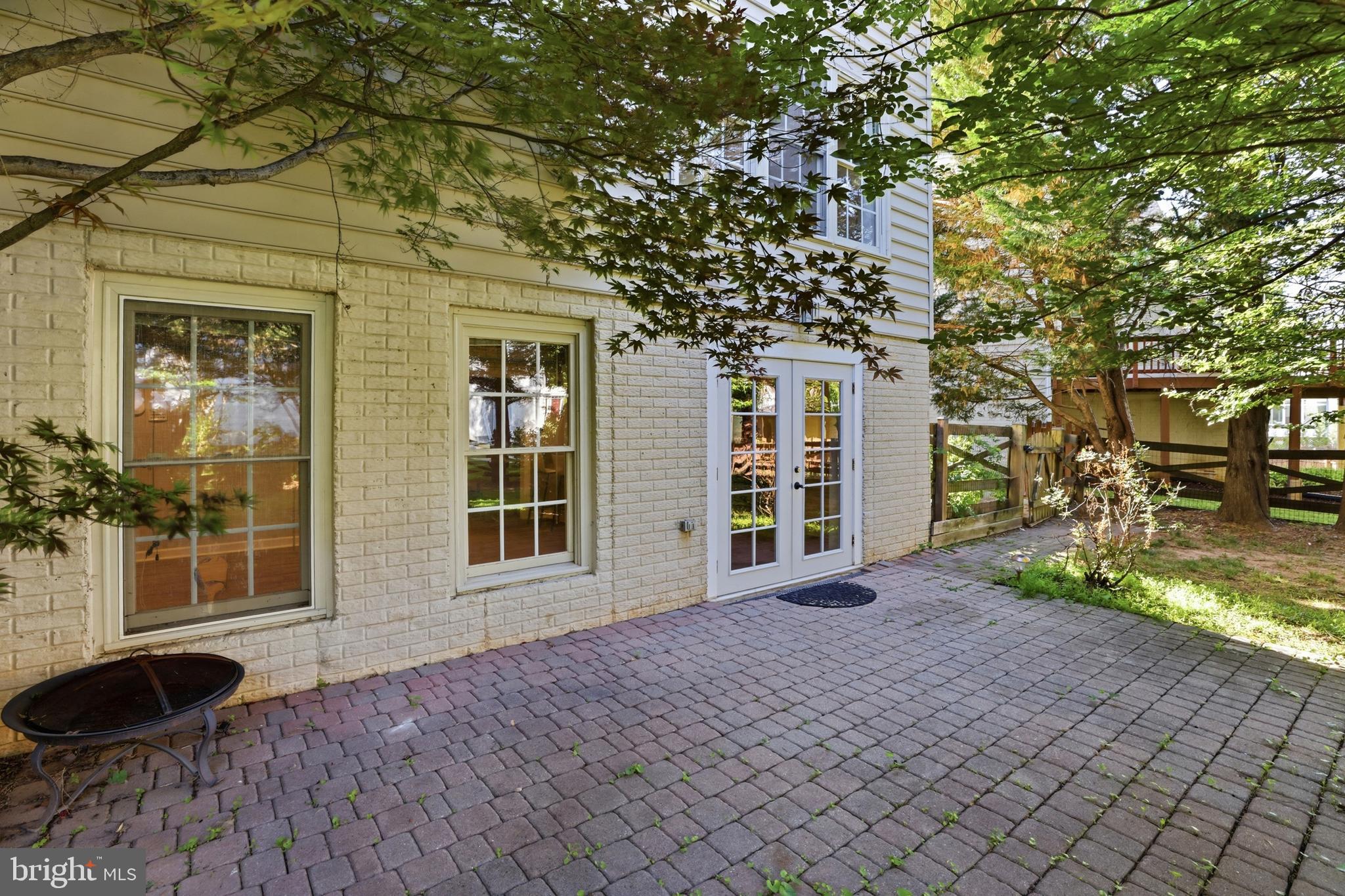 KINGSVIEW VILLAGE - Residential