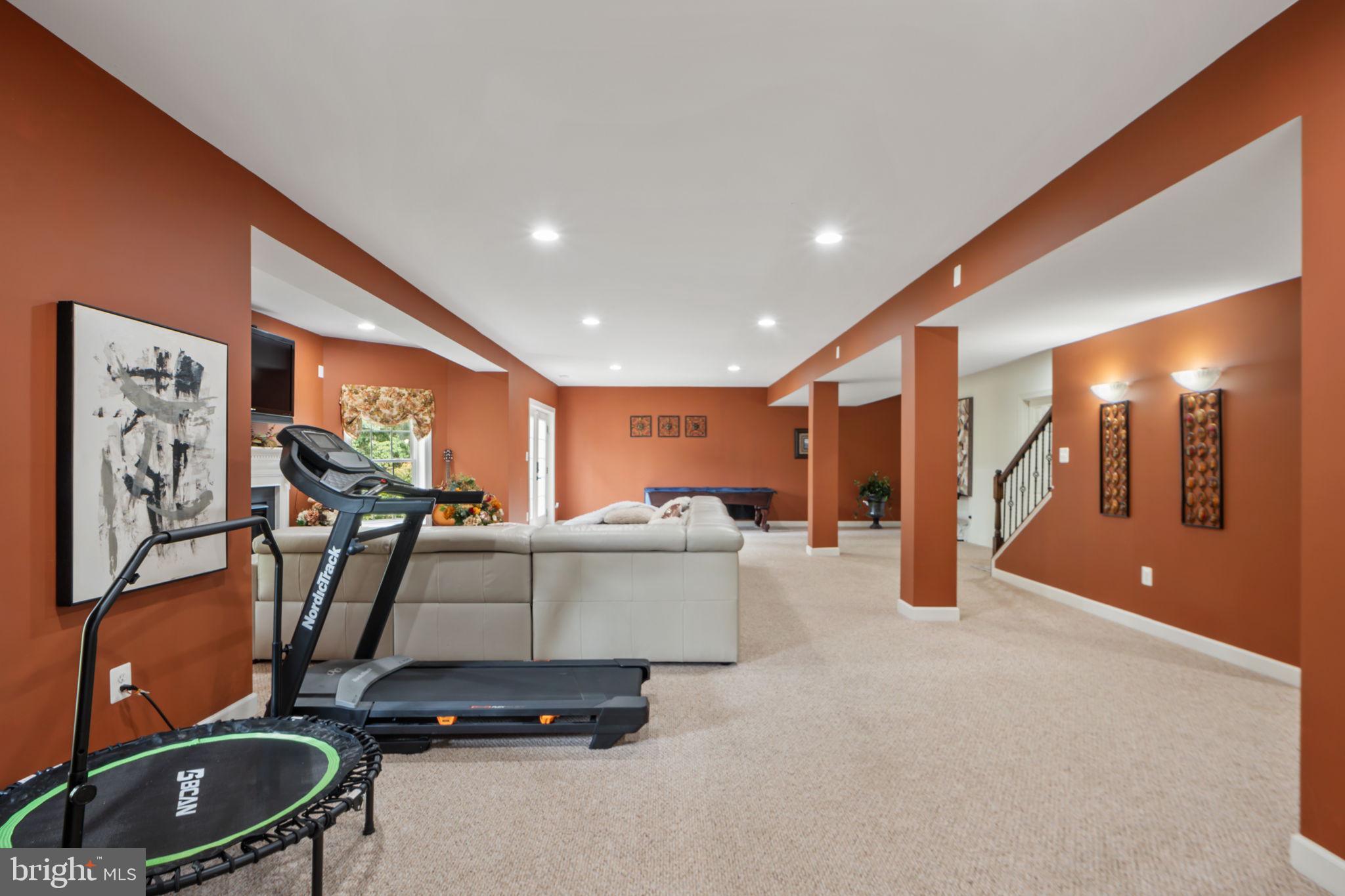WINDSOR KNOLLS - Residential
