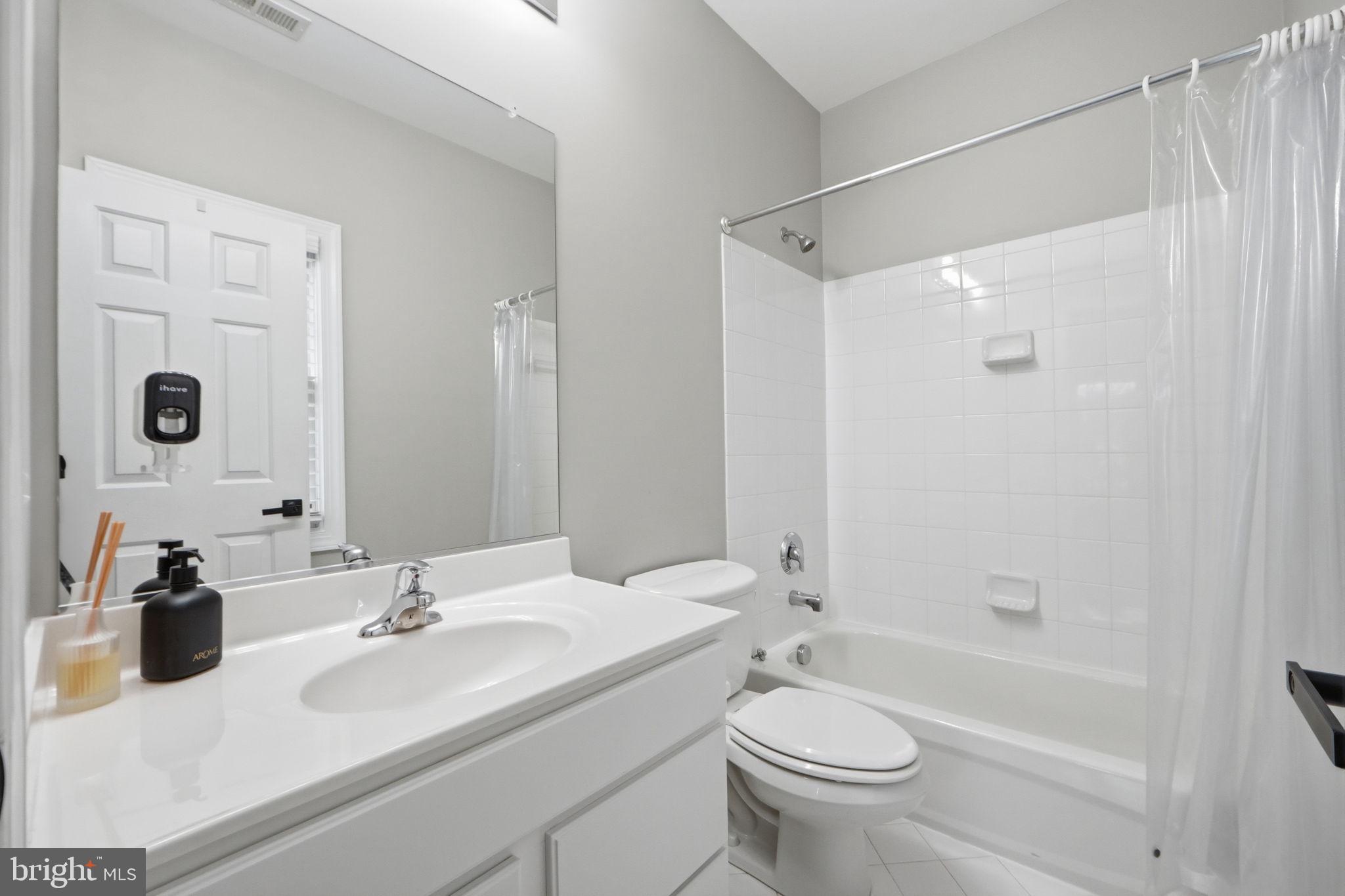 WINDSOR KNOLLS - Residential