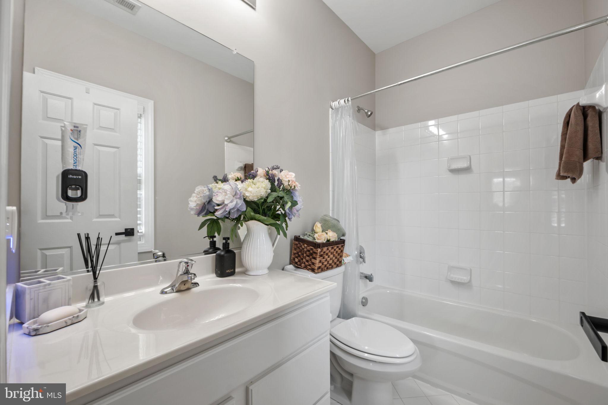 WINDSOR KNOLLS - Residential