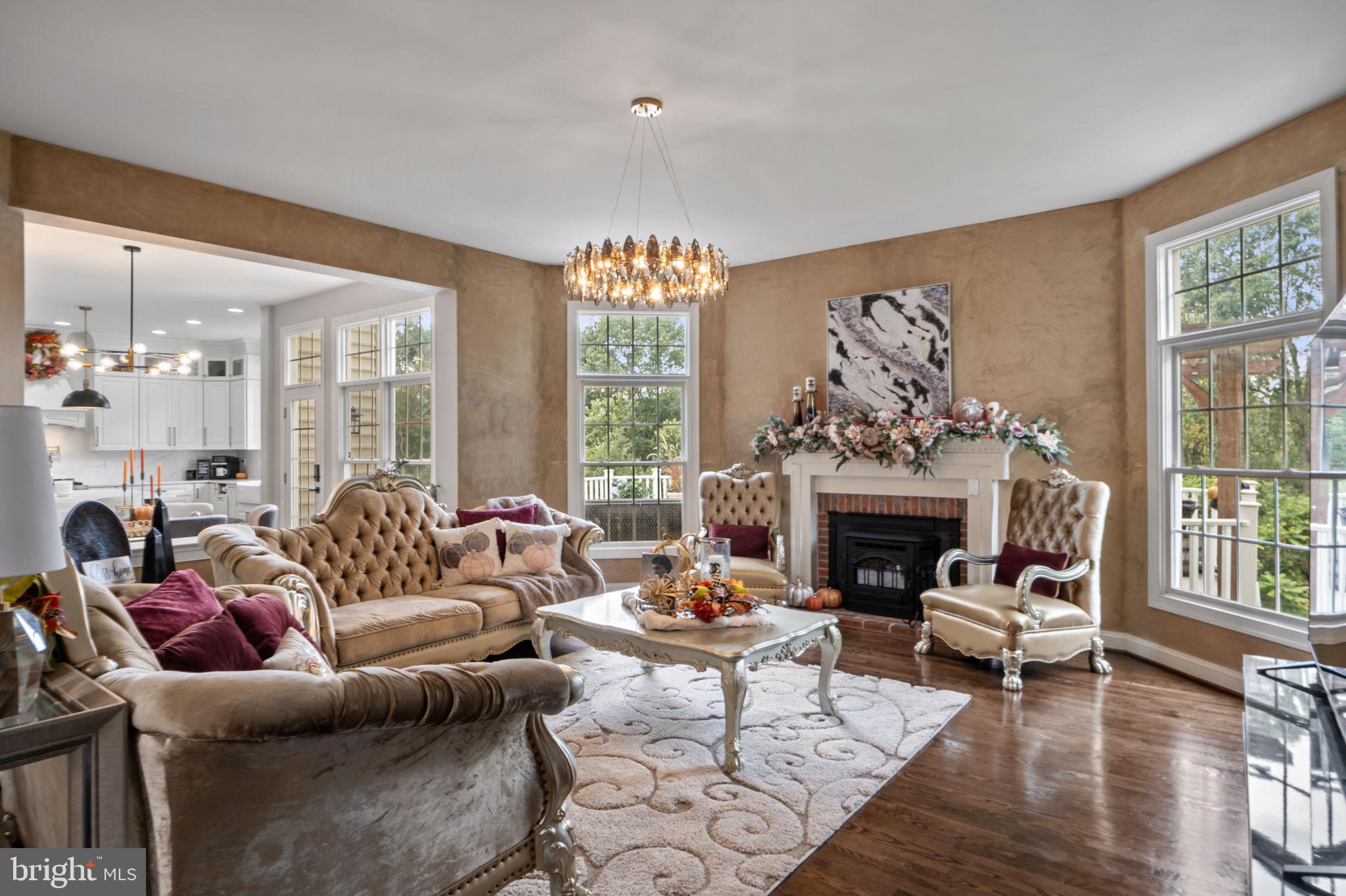 WINDSOR KNOLLS - Residential