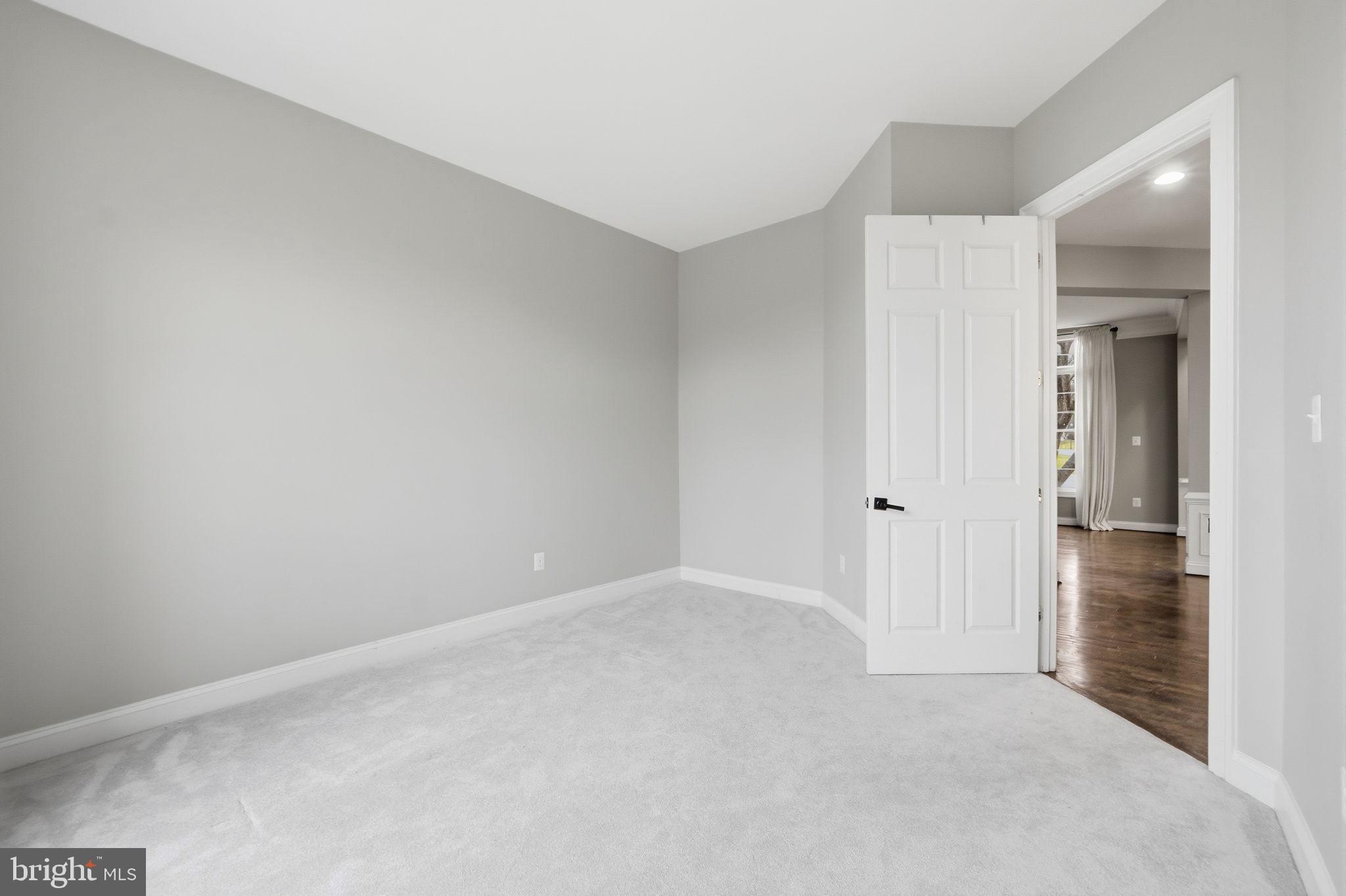 WINDSOR KNOLLS - Residential