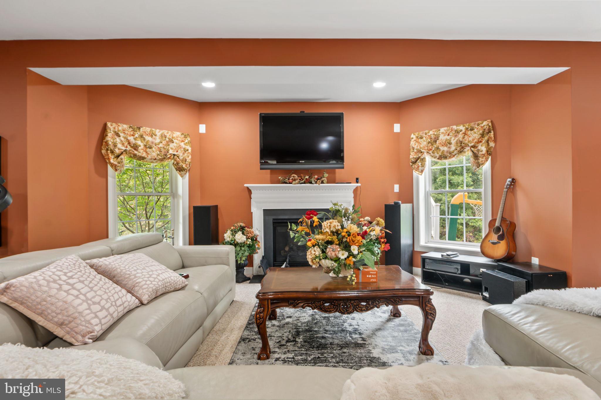 WINDSOR KNOLLS - Residential